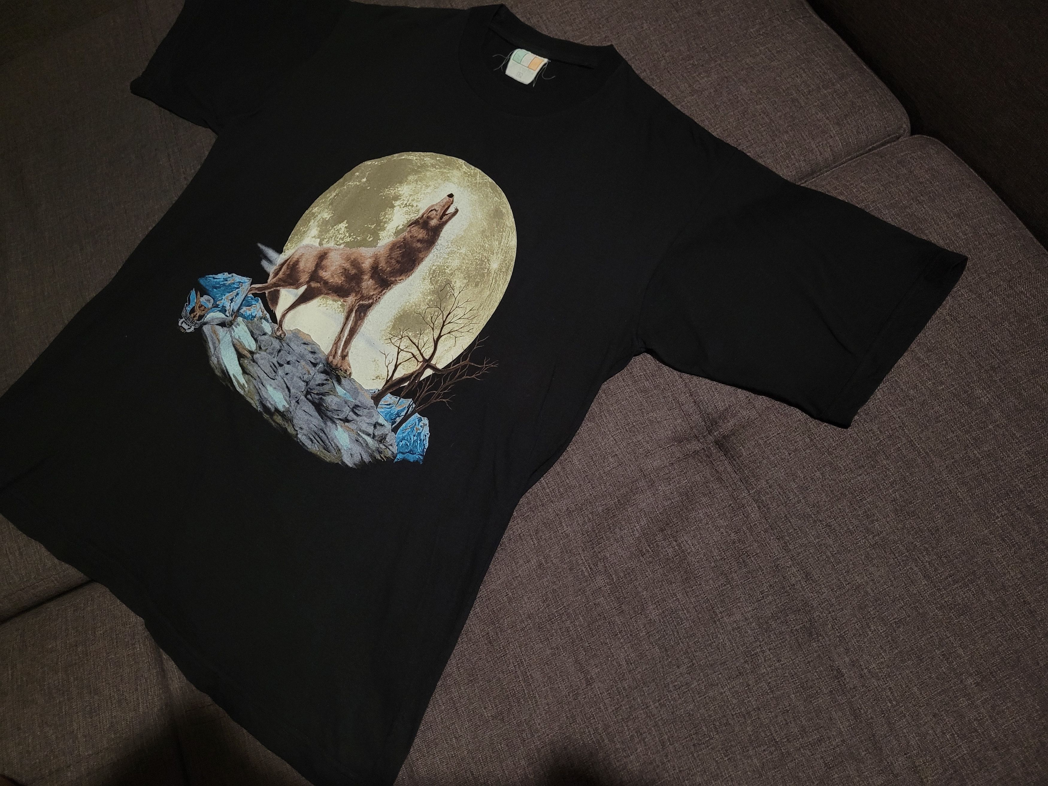 Other Vintage tee wolf howling at the moon t shirt Size US XL / EU 56 / 4 - 6 Thumbnail