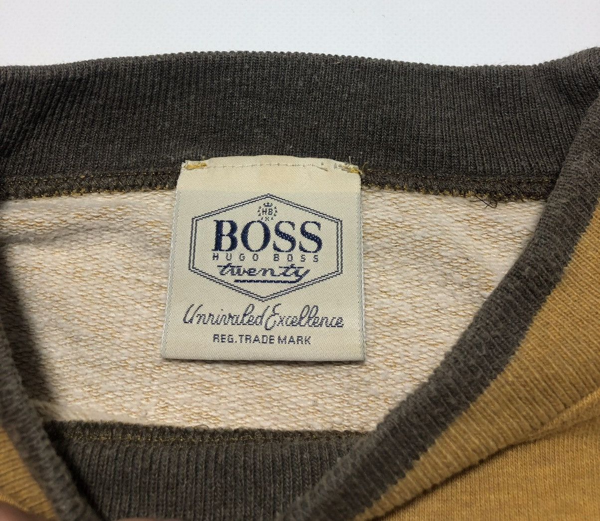 Hugo Boss Hugo Boss Vintage Sweatshirt Size US M / EU 48-50 / 2 - 7 Thumbnail