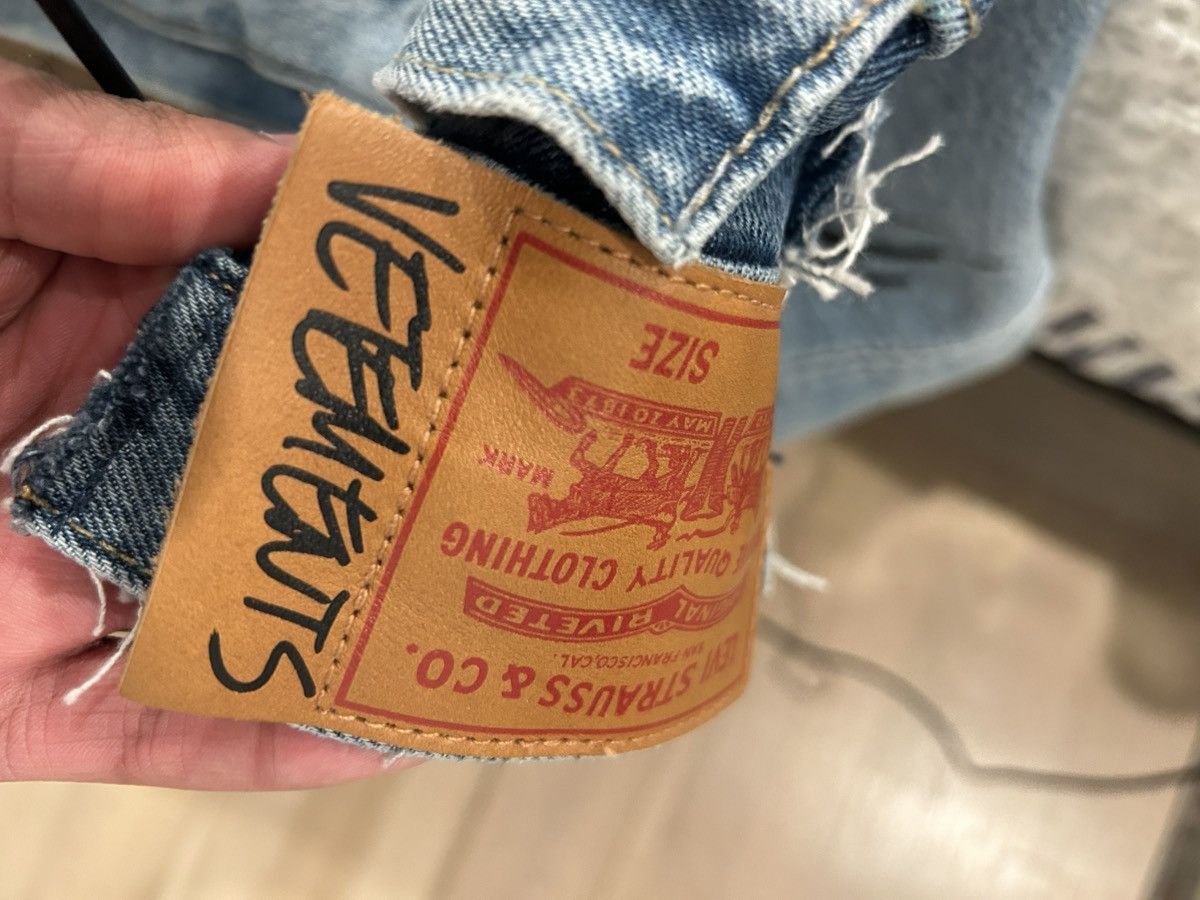 Levi's × Vetements Vetements Tribal Sticker Jean Jacket Size US S / EU 44-46 / 1 - 16 Thumbnail
