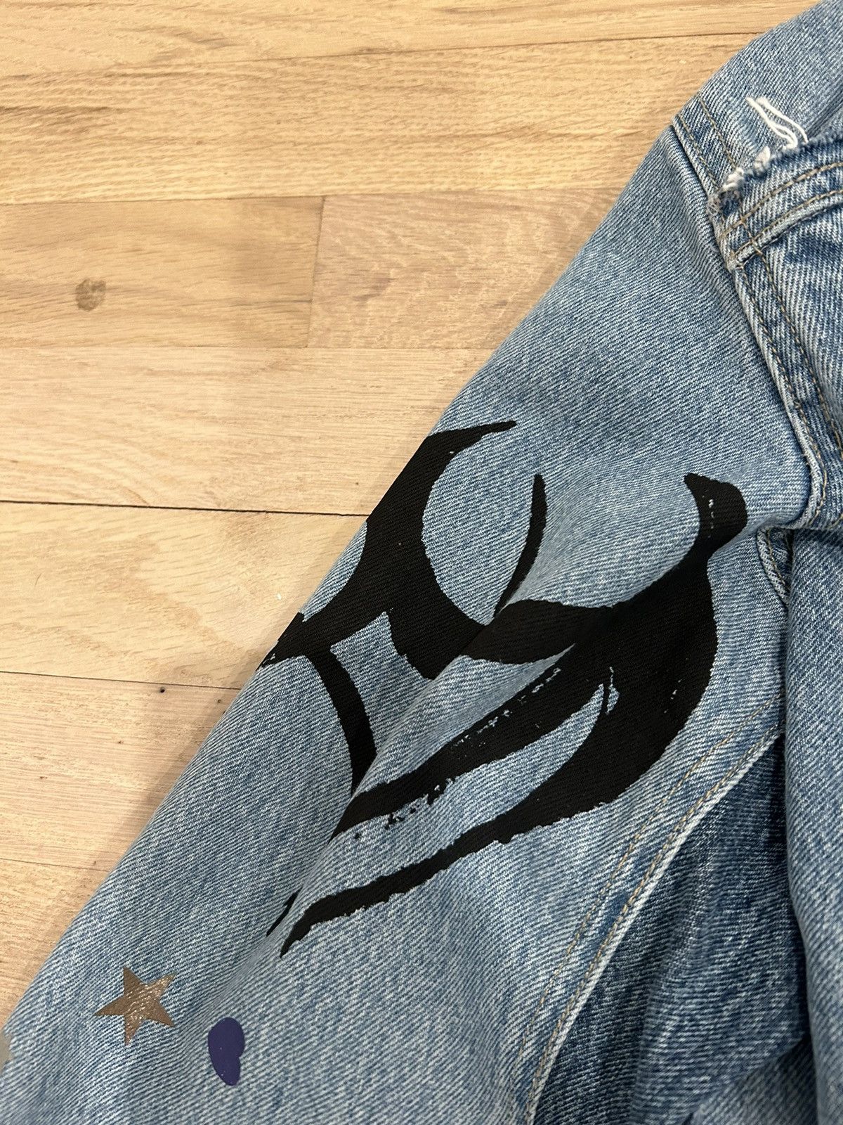 Levi's × Vetements Vetements Tribal Sticker Jean Jacket Size US S / EU 44-46 / 1 - 8 Thumbnail
