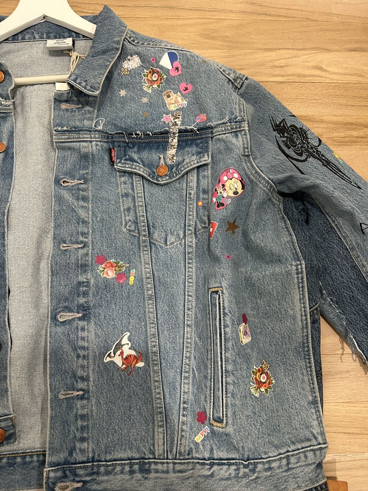 Levi's × Vetements Vetements Tribal Sticker Jean Jacket Size US S / EU 44-46 / 1 - 3 Thumbnail