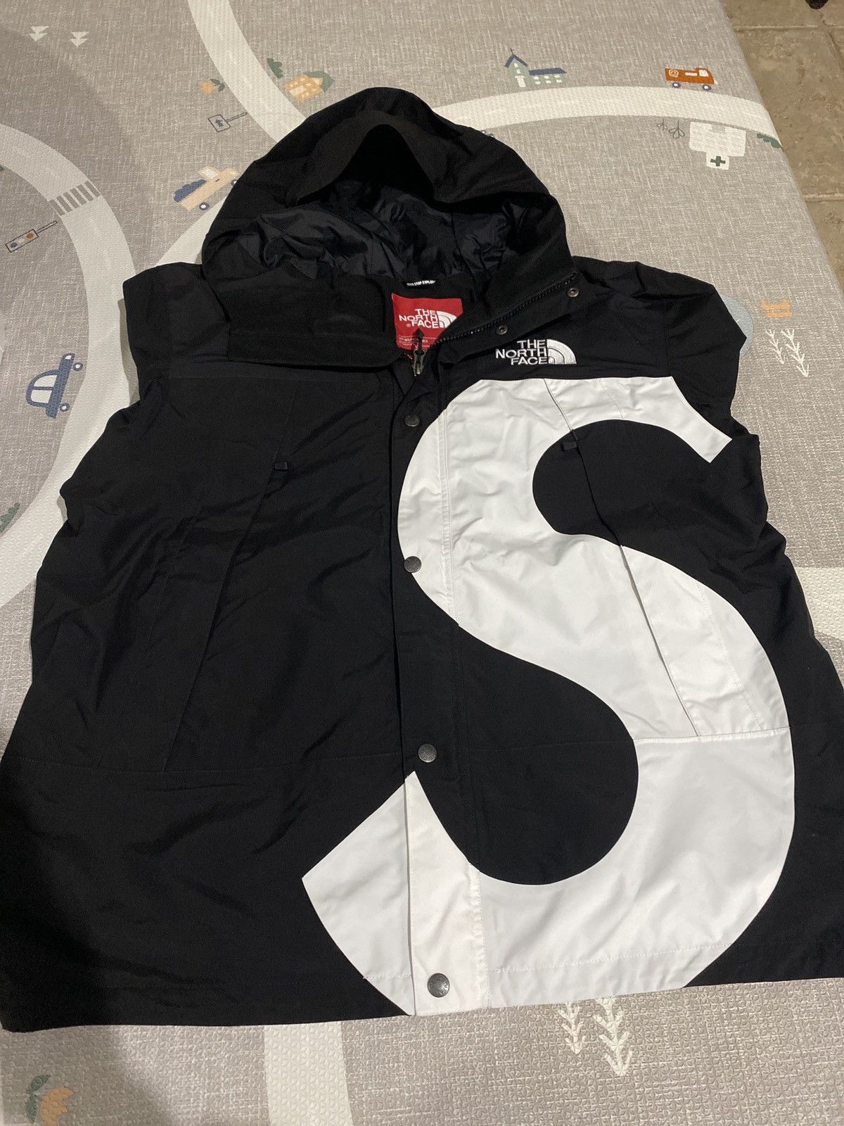 Supreme × The North Face Supreme x TNF S logo mountain jacket
