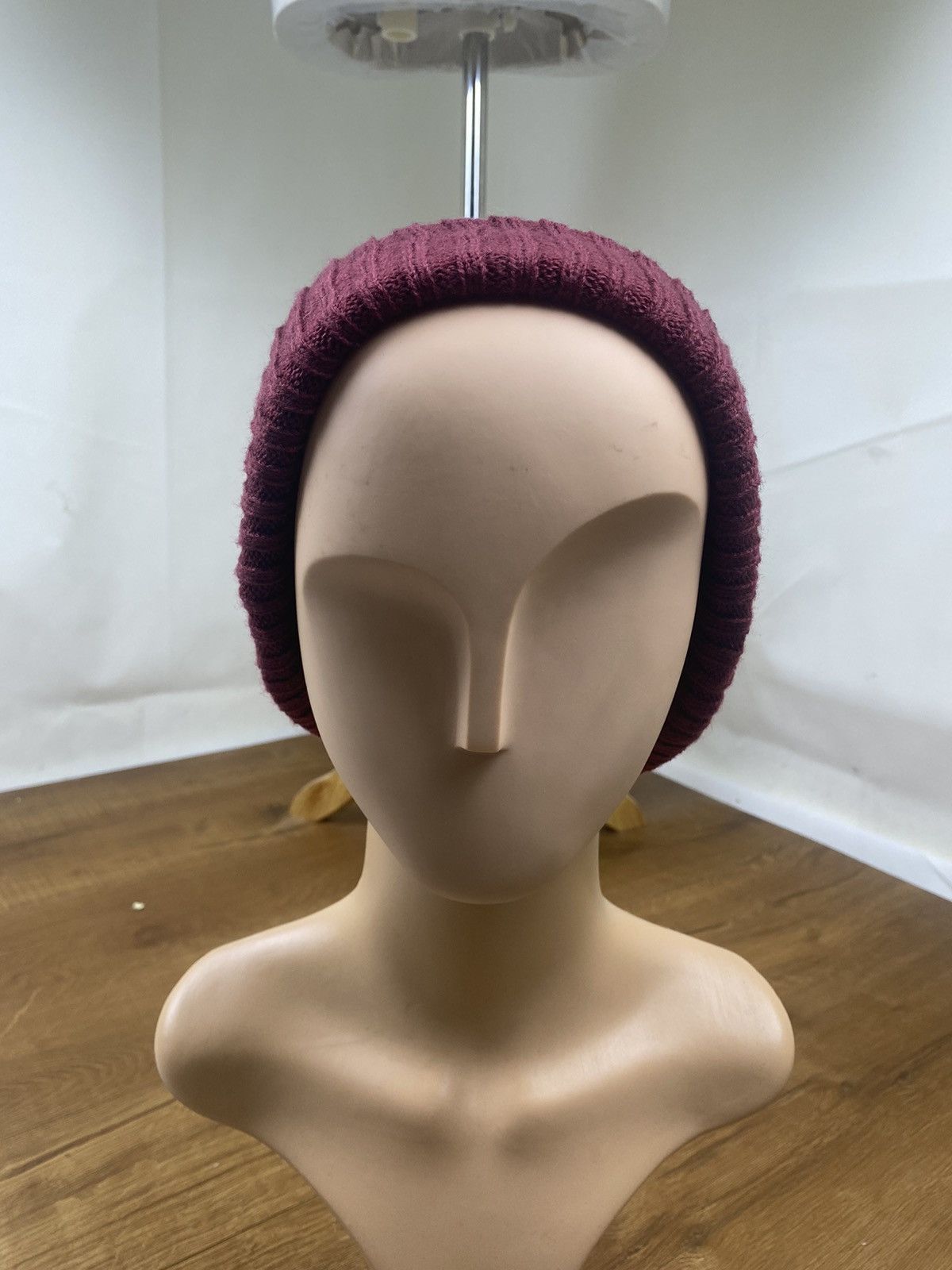 Vintage Vintage Maroon Plain Winter Beanie Hat Size ONE SIZE - 1 Thumbnail