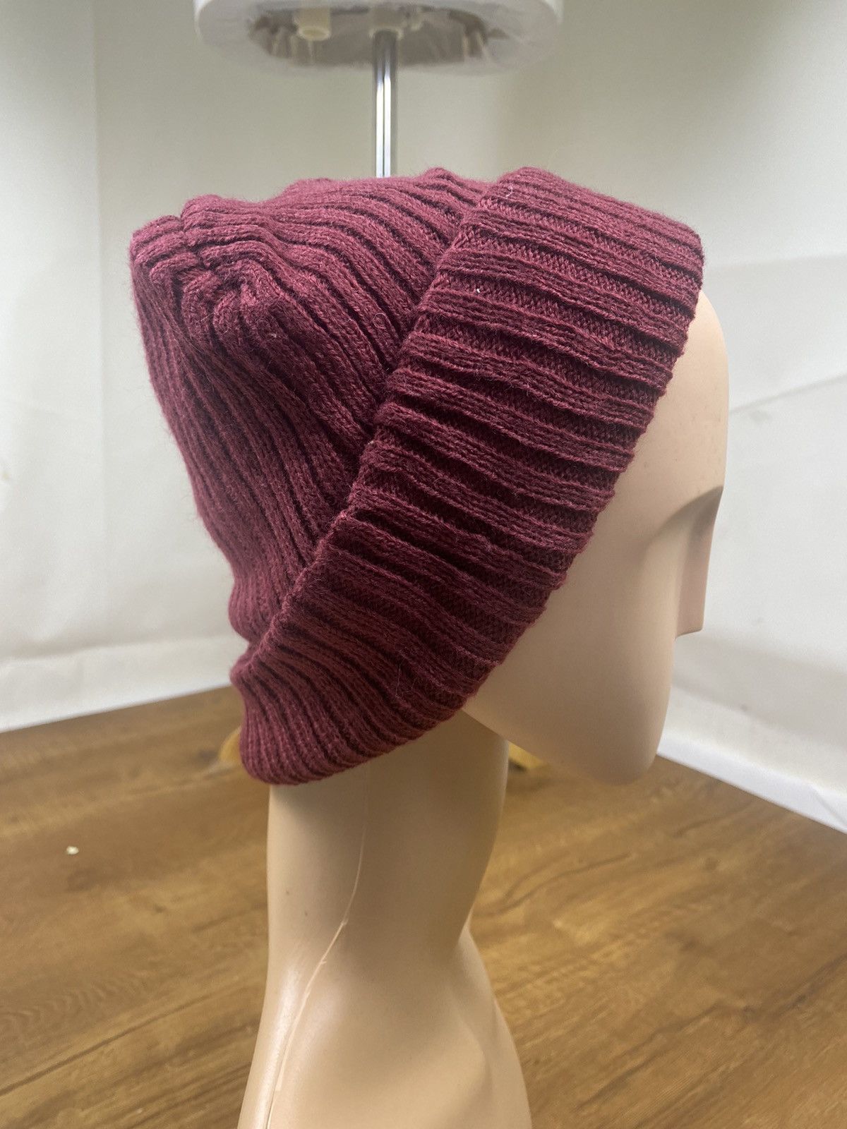 Vintage Vintage Maroon Plain Winter Beanie Hat Size ONE SIZE - 3 Thumbnail