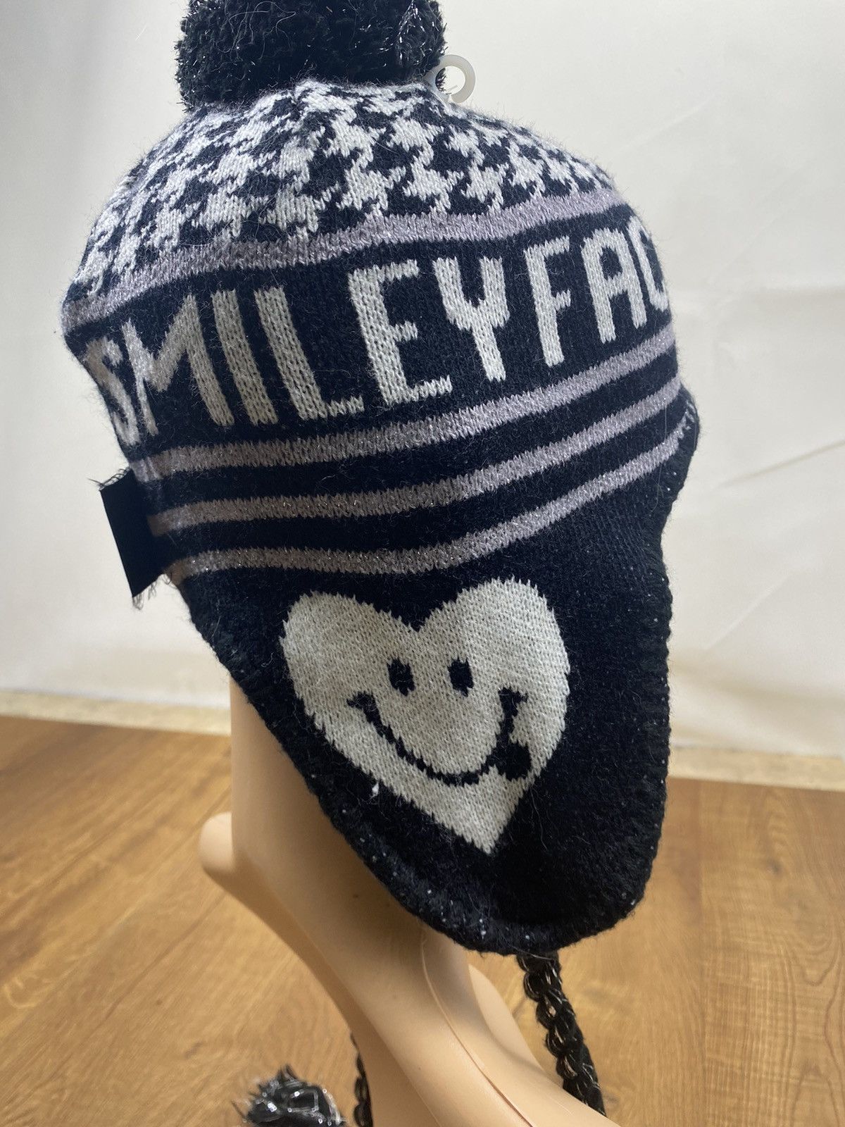 Other Harvey Ball Smiley Face Winter Beanie Size ONE SIZE - 5 Thumbnail