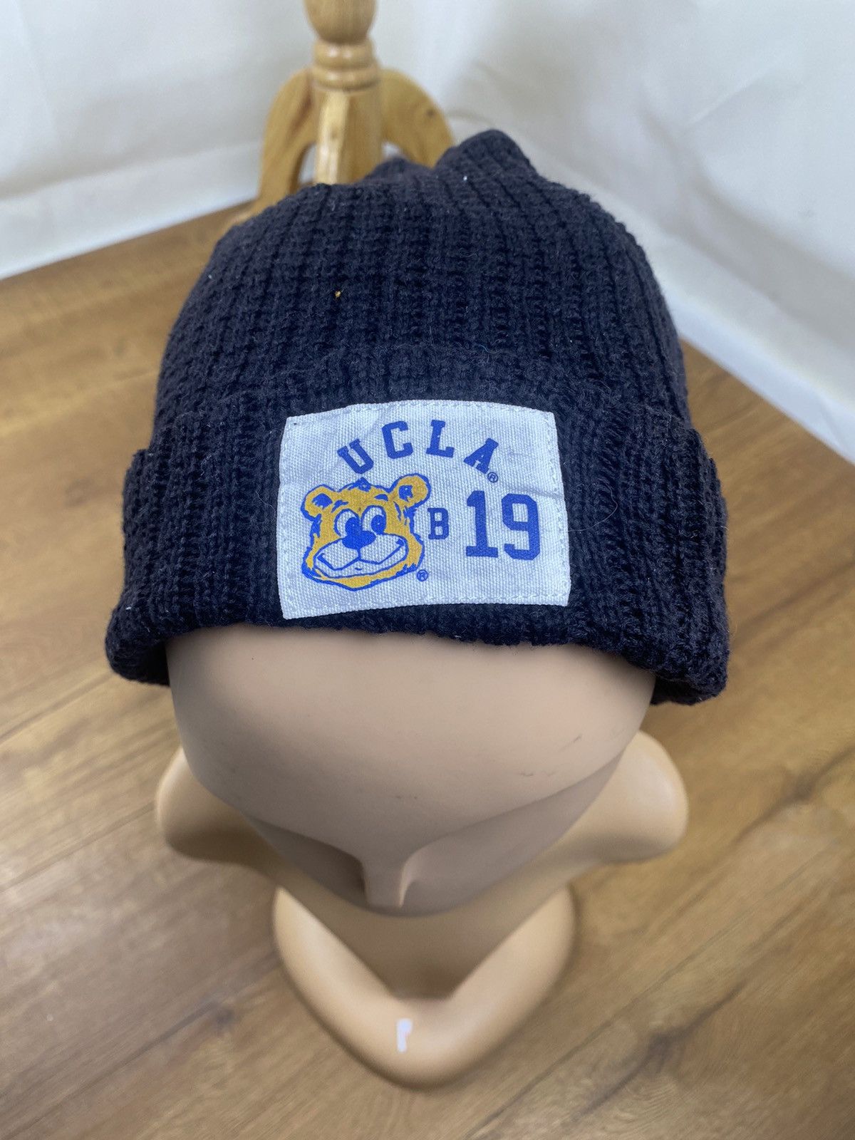 Vintage Vintage UCLA B19 Winter Beanie Hat Size ONE SIZE - 1 Thumbnail