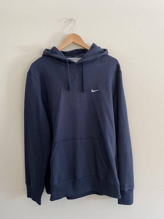 Nike hoodie 2024 middle swoosh