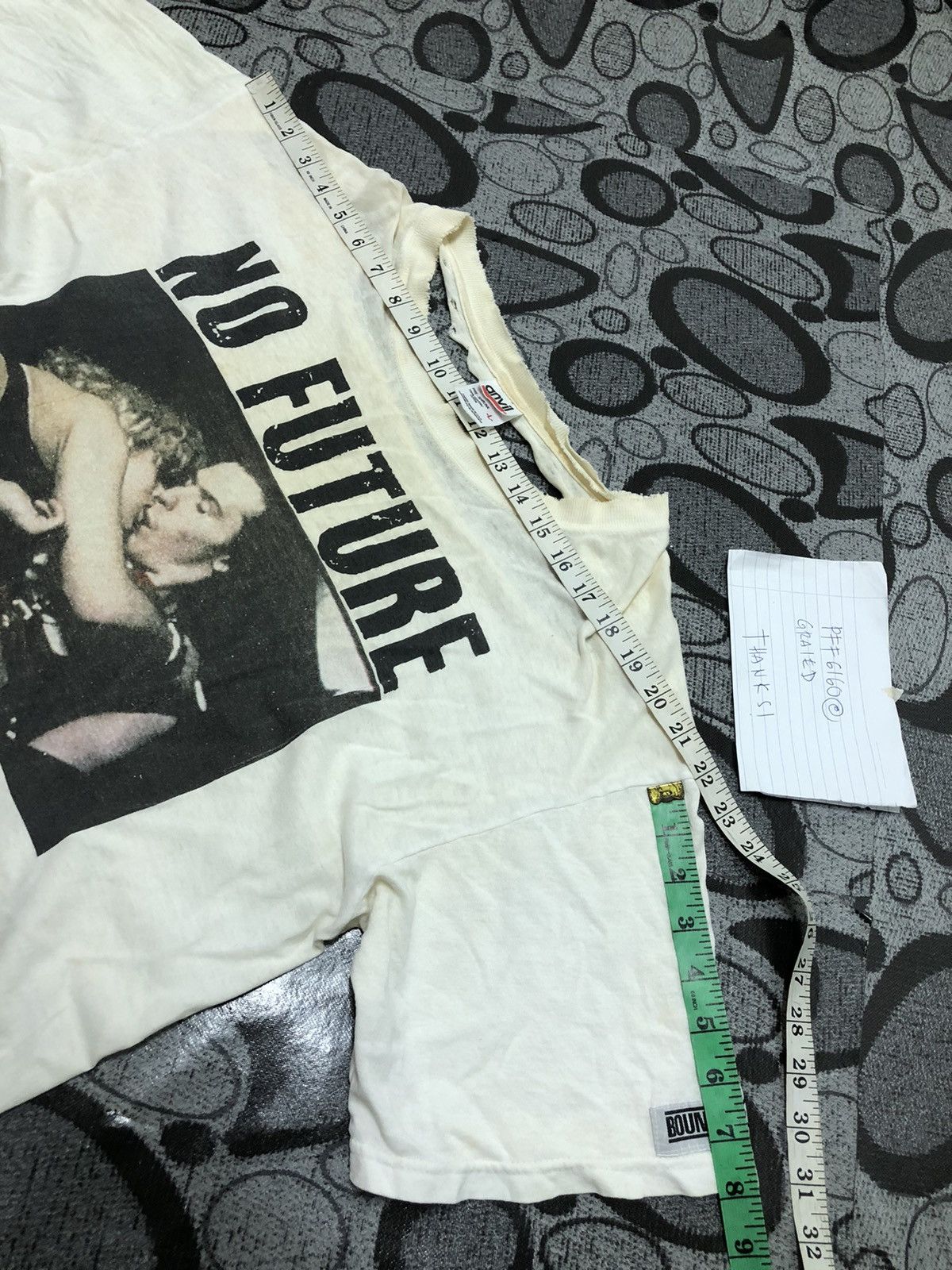 Band Tees Vintage No Future Sid and Nancy Distressed tee. Size US L / EU 52-54 / 3 - 20 Thumbnail
