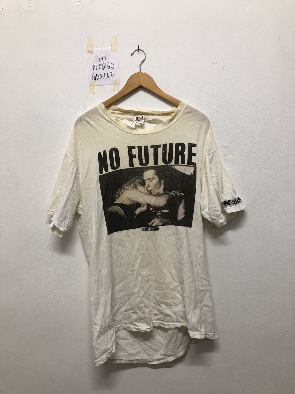 Band Tees Vintage No Future Sid and Nancy Distressed tee. Size US L / EU 52-54 / 3 - 1 Thumbnail
