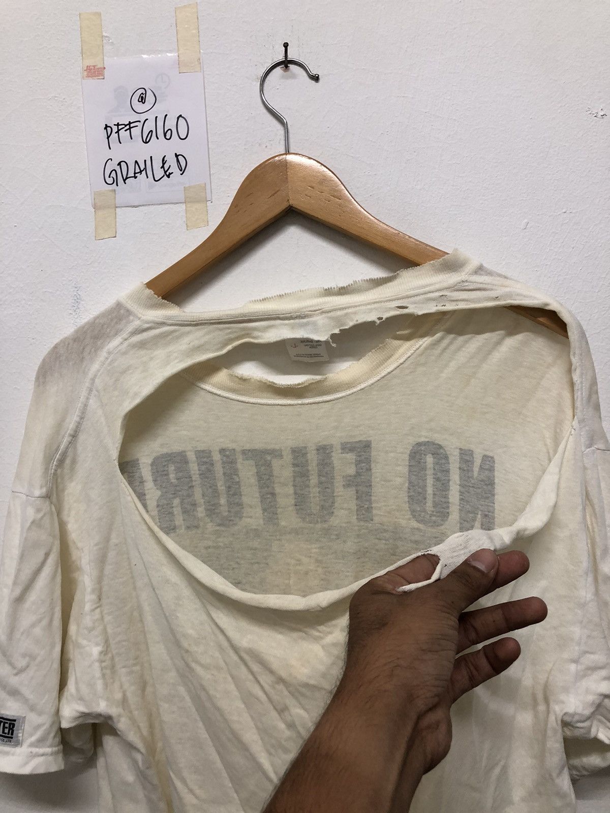 Band Tees Vintage No Future Sid and Nancy Distressed tee. Size US L / EU 52-54 / 3 - 16 Thumbnail