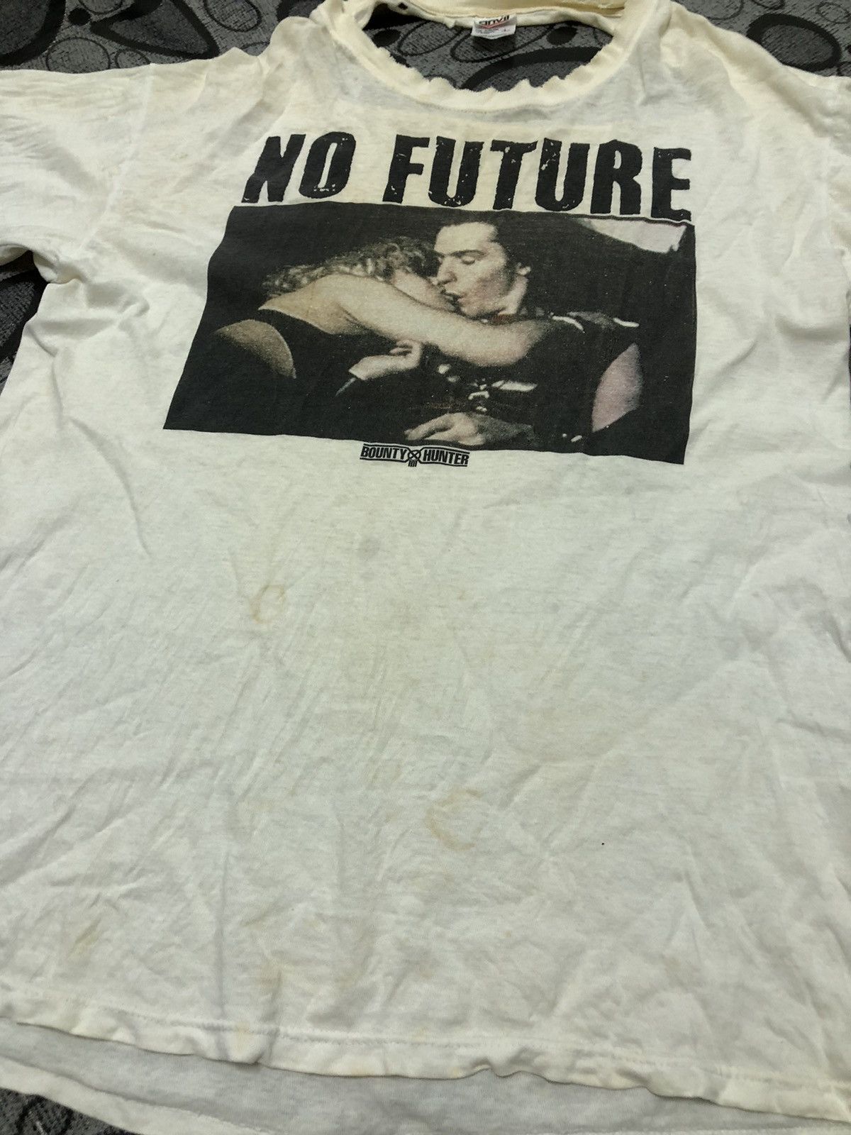 Band Tees Vintage No Future Sid and Nancy Distressed tee. Size US L / EU 52-54 / 3 - 18 Thumbnail