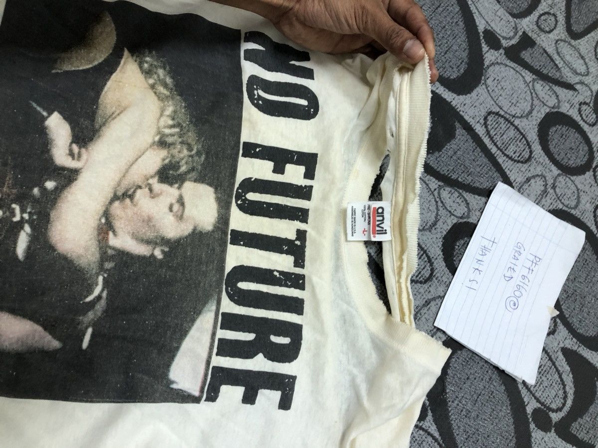 Band Tees Vintage No Future Sid and Nancy Distressed tee. Size US L / EU 52-54 / 3 - 22 Thumbnail