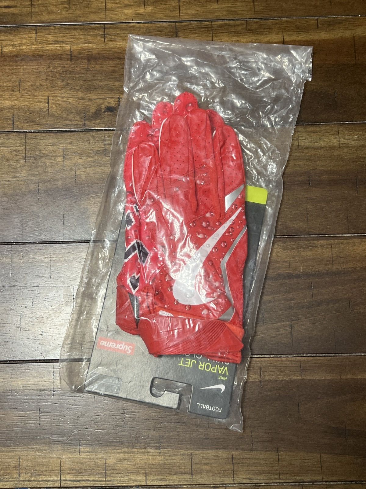 SAINT on X: Supreme Nike Vapor Jet 4.0 Football Gloves for roughly $20  over retail! Red-->  Black-->    / X