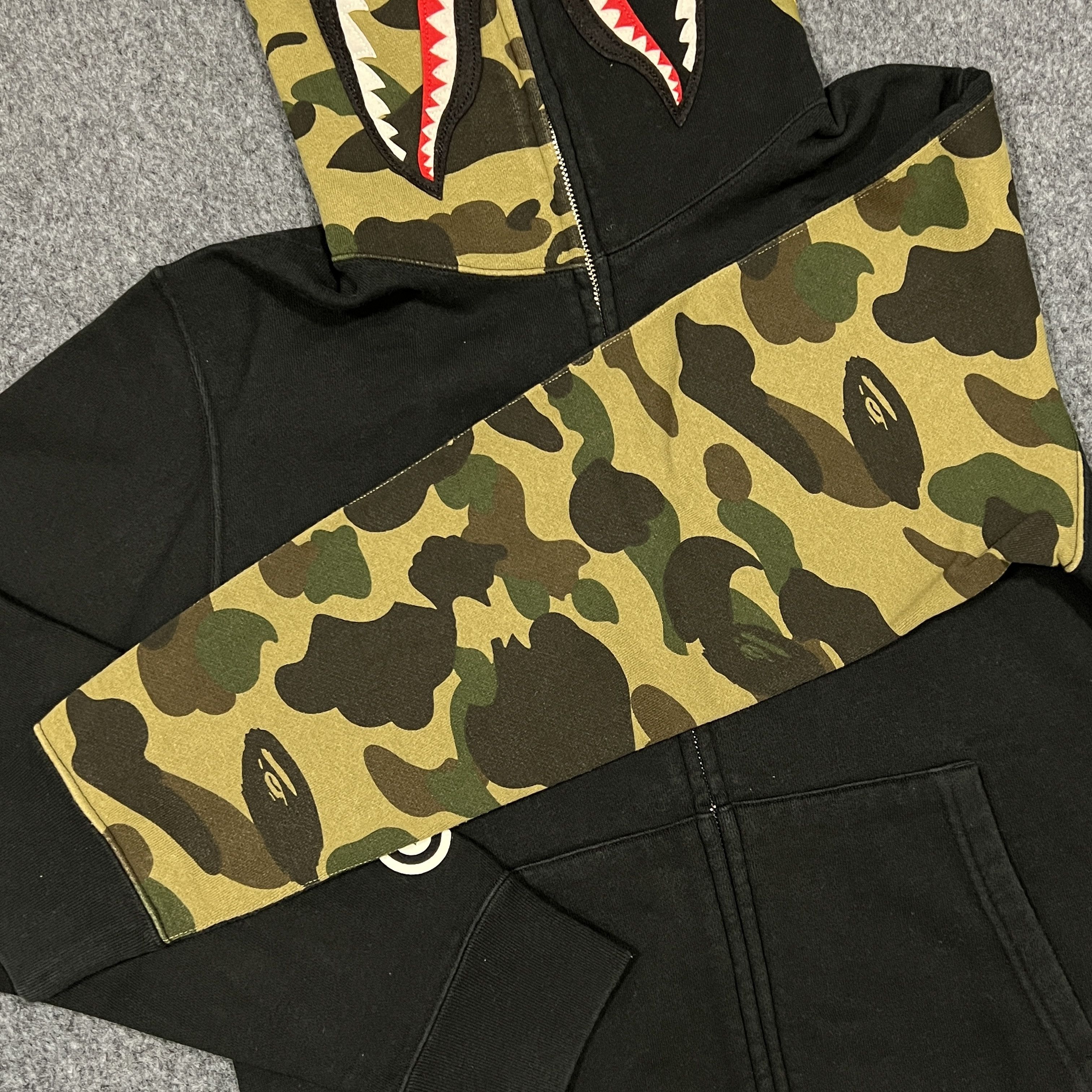 Bape Bape Camo Shark Hoodie Size US M / EU 48-50 / 2 - 3 Thumbnail
