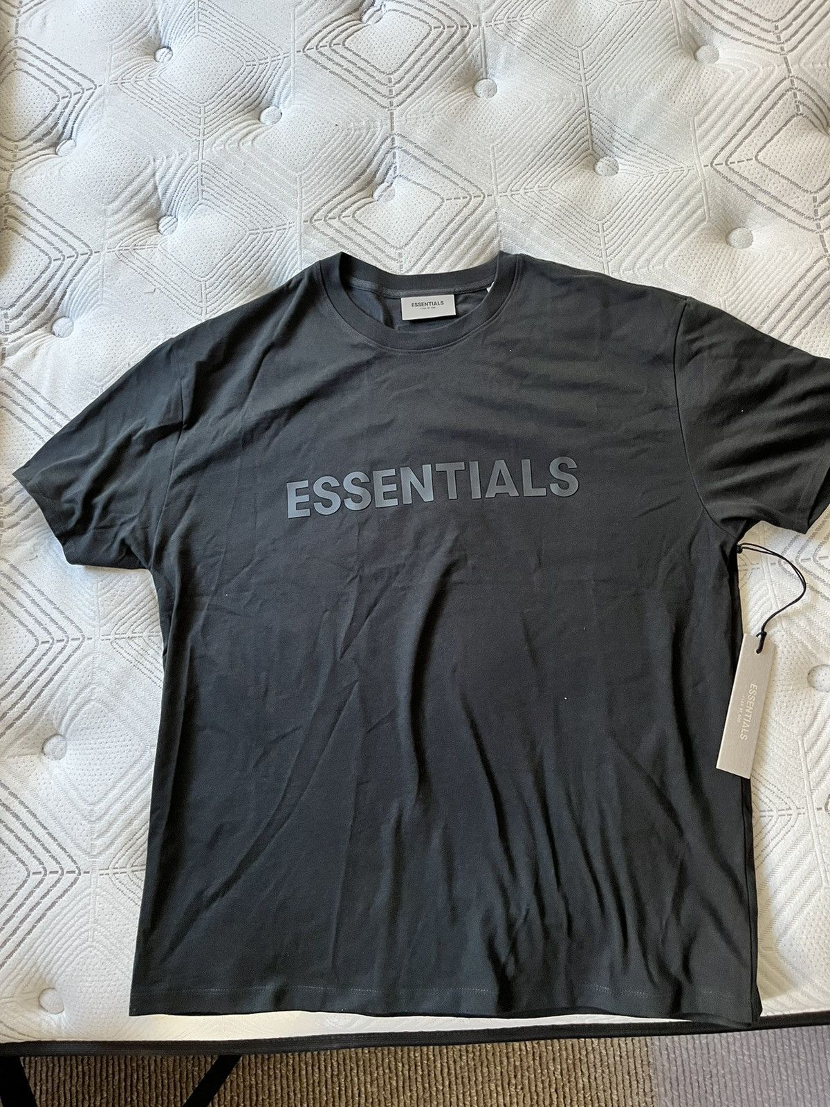 FOG ESSENTIALS SS20 3D SILICON APPLIQUE LOGO BLACK TEE (NEW)