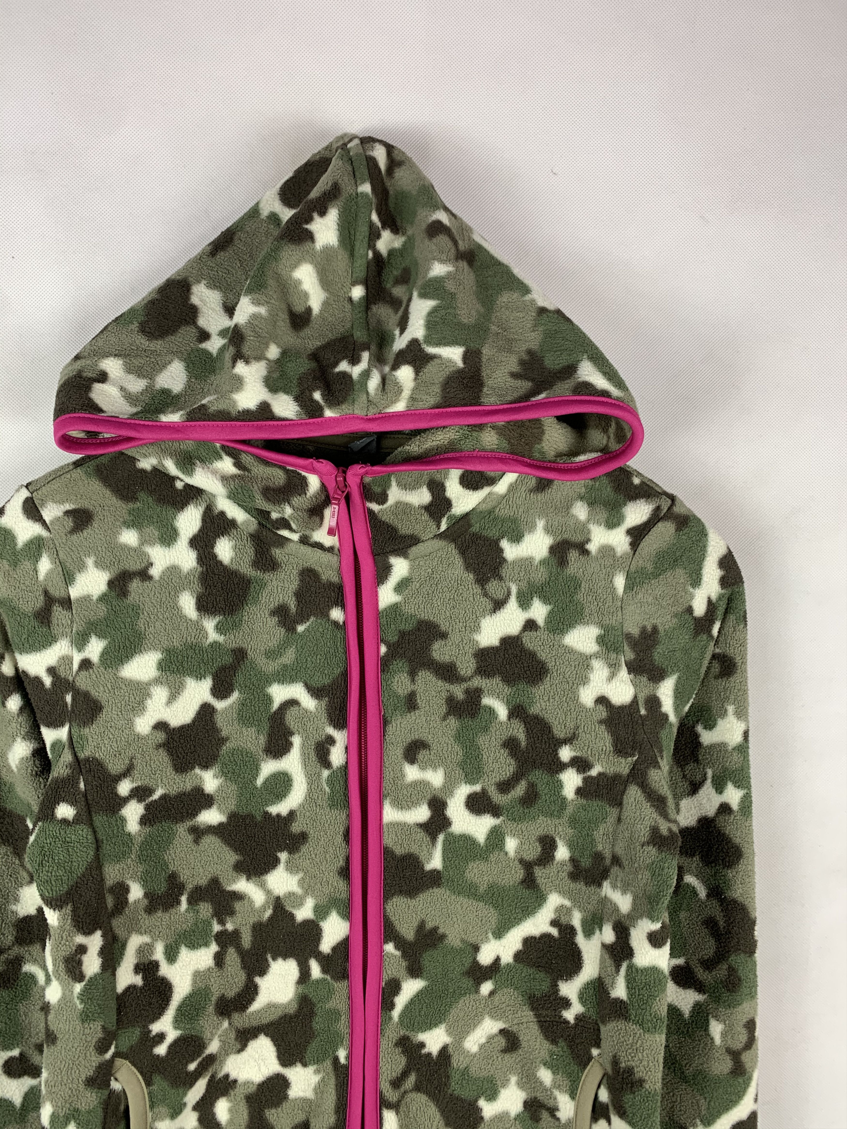 Japanese Brand × Uniqlo Steals! Uniqlo Camo Fleece Hoodie Jacket Size US XXS / EU 40 - 4 Thumbnail