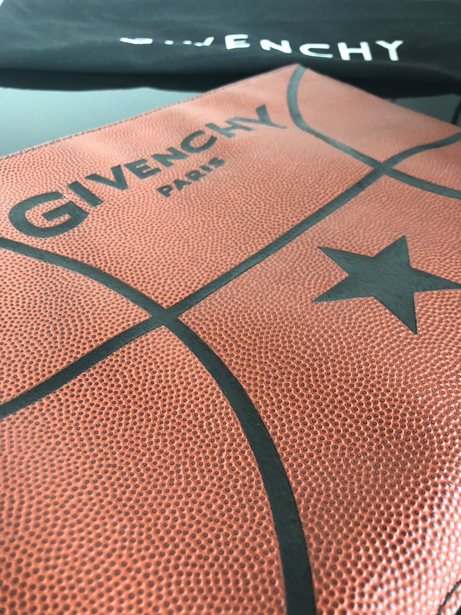 Givenchy Rare Gottahave piece NEW*sold out Clutch Size ONE SIZE - 4 Thumbnail