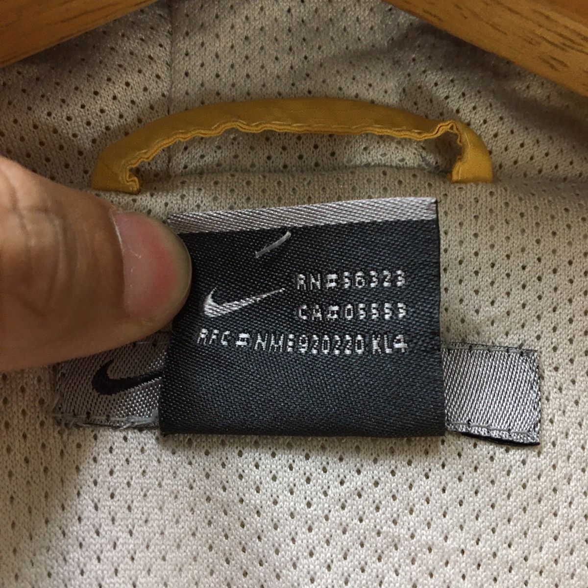 Nike × Sports Specialties Nike Yellow Windbreaker Jacket Size US L / EU 52-54 / 3 - 13 Thumbnail