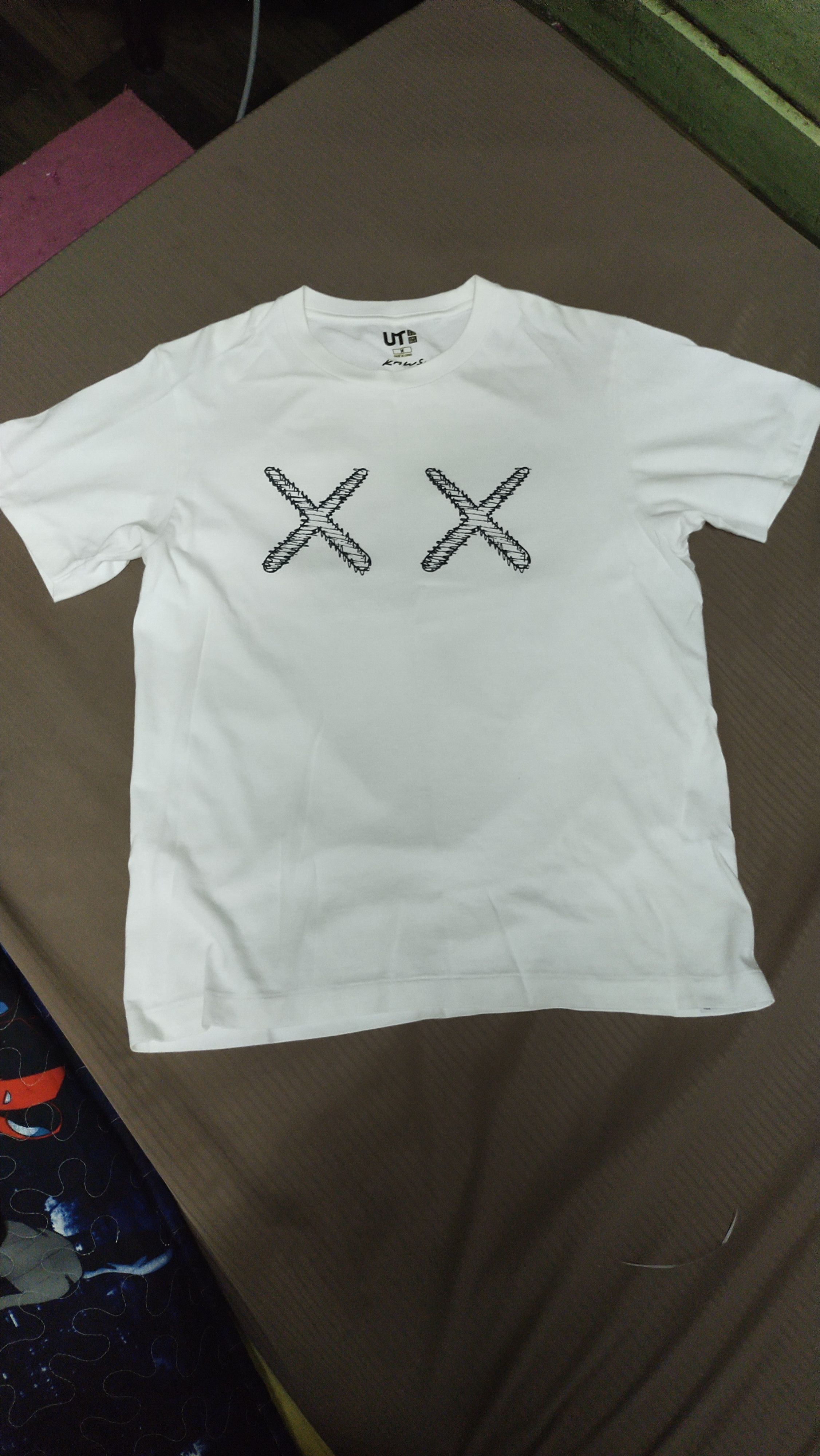 Kaws × Uniqlo VINTAGE KAWS x UNIQLO Size US M / EU 48-50 / 2 - 4 Thumbnail