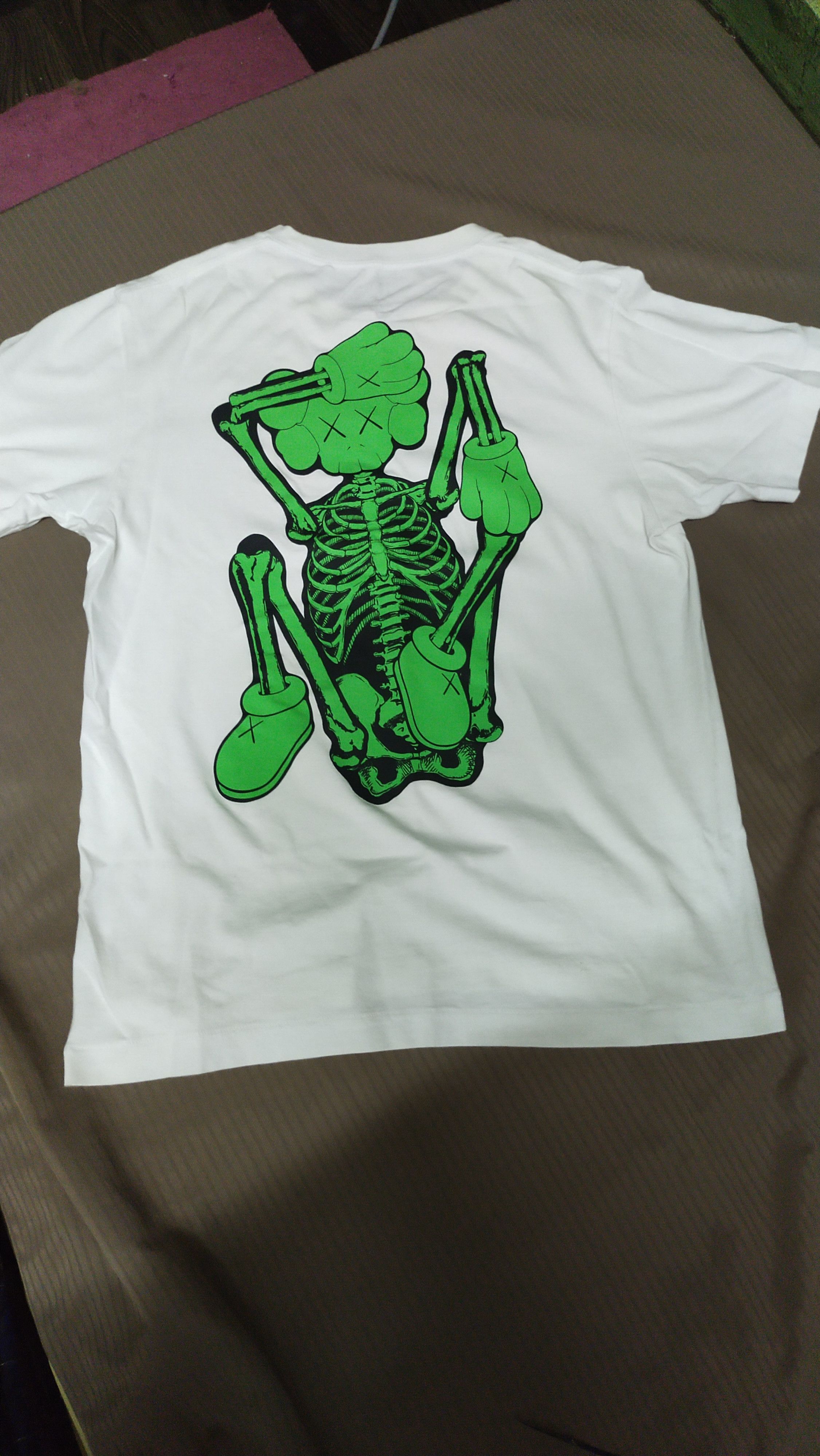 Kaws × Uniqlo VINTAGE KAWS x UNIQLO Size US M / EU 48-50 / 2 - 2 Thumbnail
