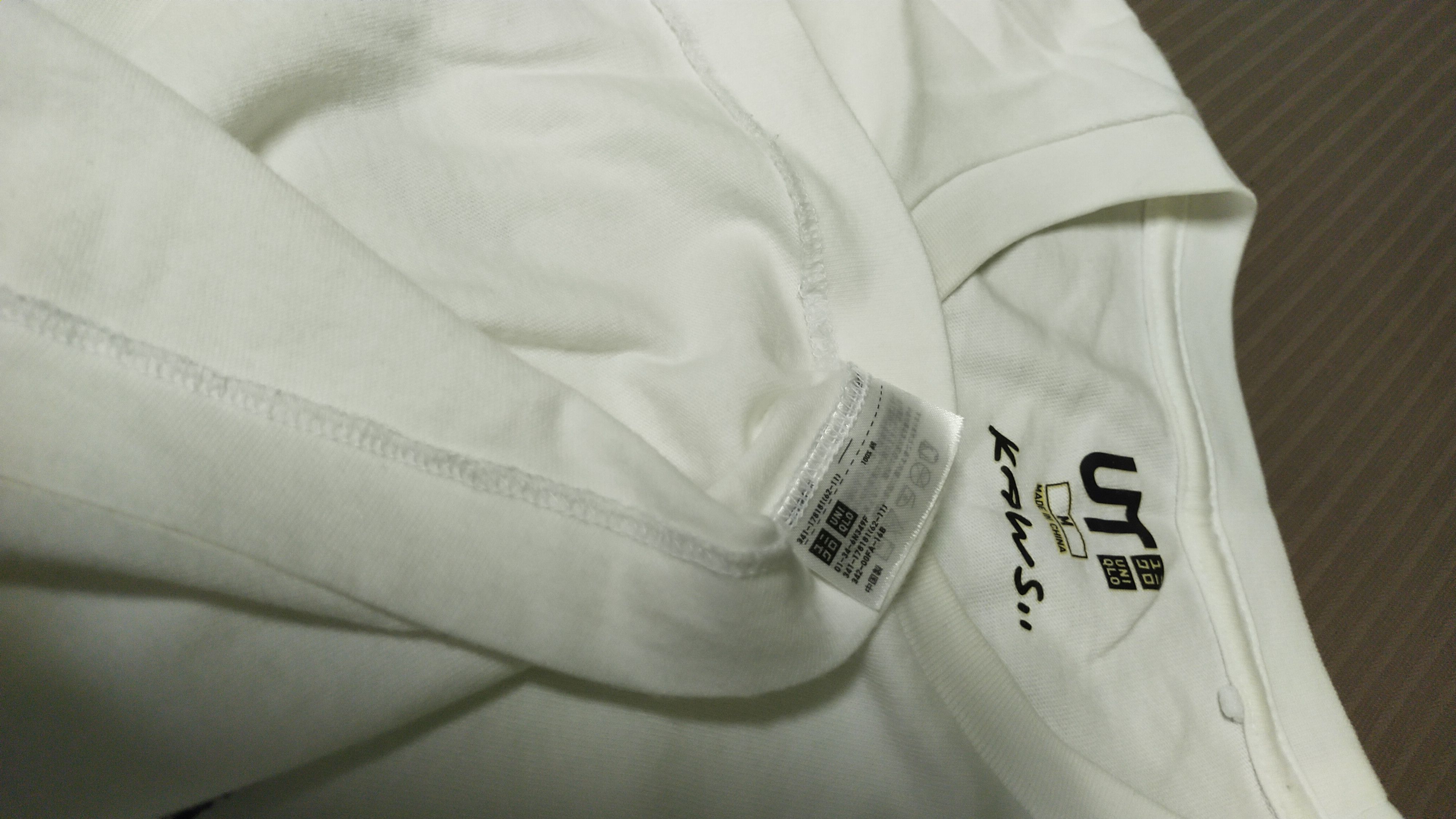 Kaws × Uniqlo VINTAGE KAWS x UNIQLO Size US M / EU 48-50 / 2 - 7 Thumbnail