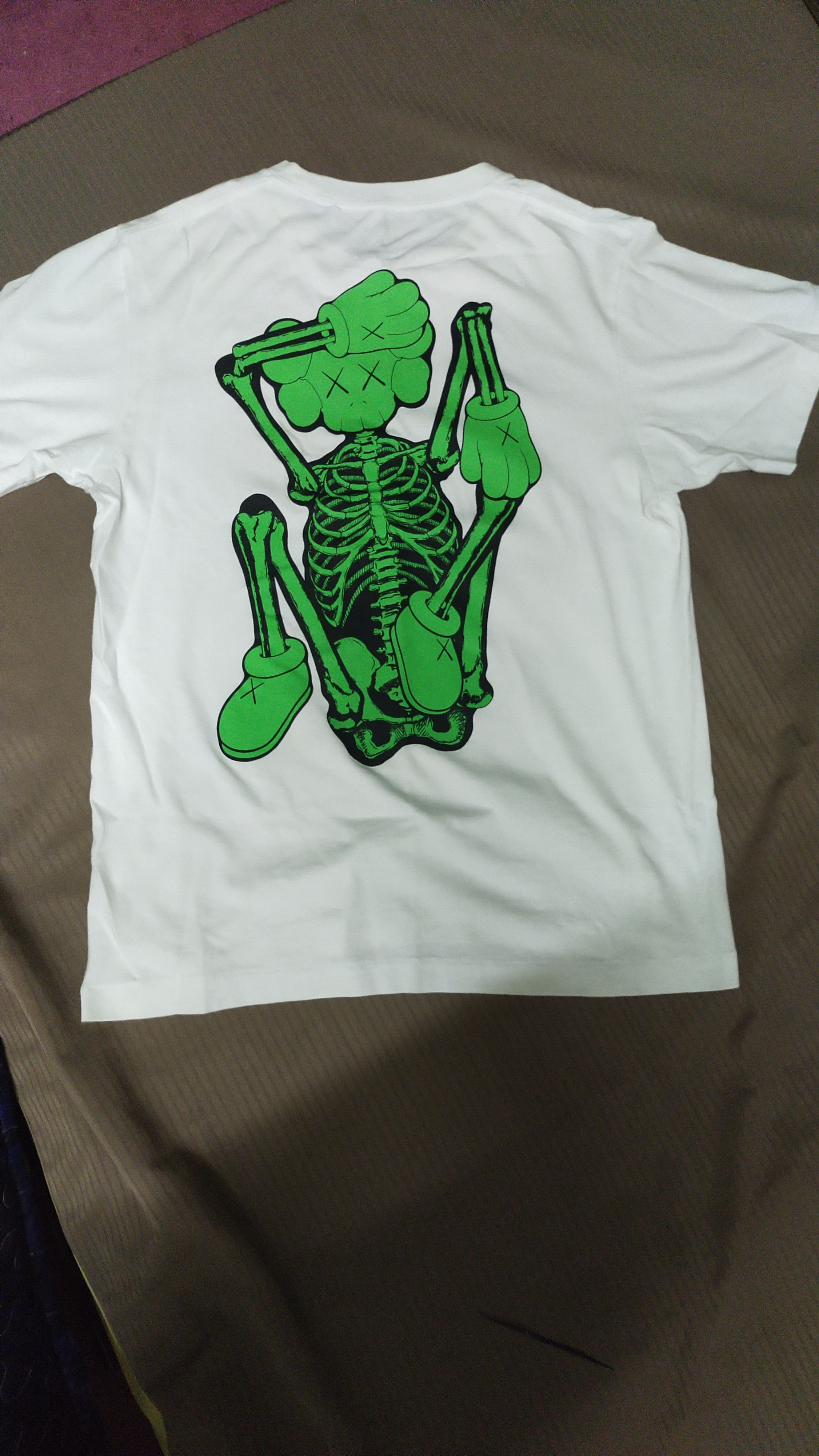 Kaws × Uniqlo VINTAGE KAWS x UNIQLO Size US M / EU 48-50 / 2 - 1 Thumbnail