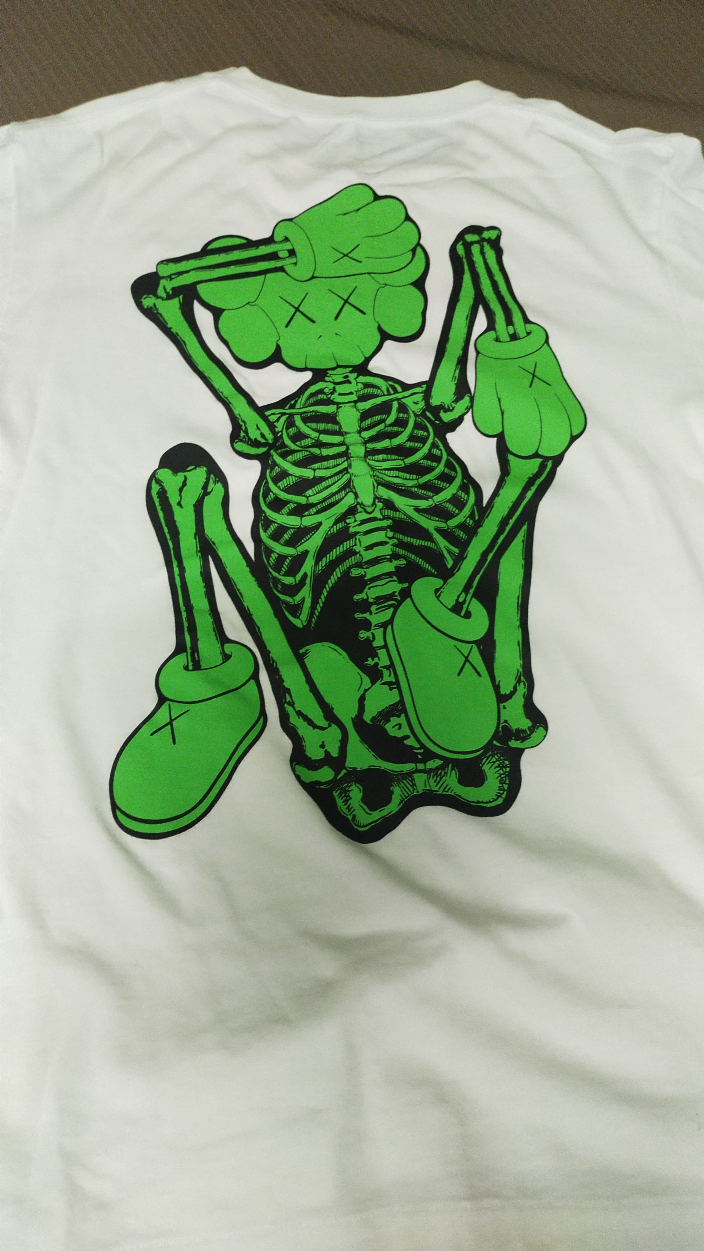 Kaws × Uniqlo VINTAGE KAWS x UNIQLO Size US M / EU 48-50 / 2 - 3 Thumbnail