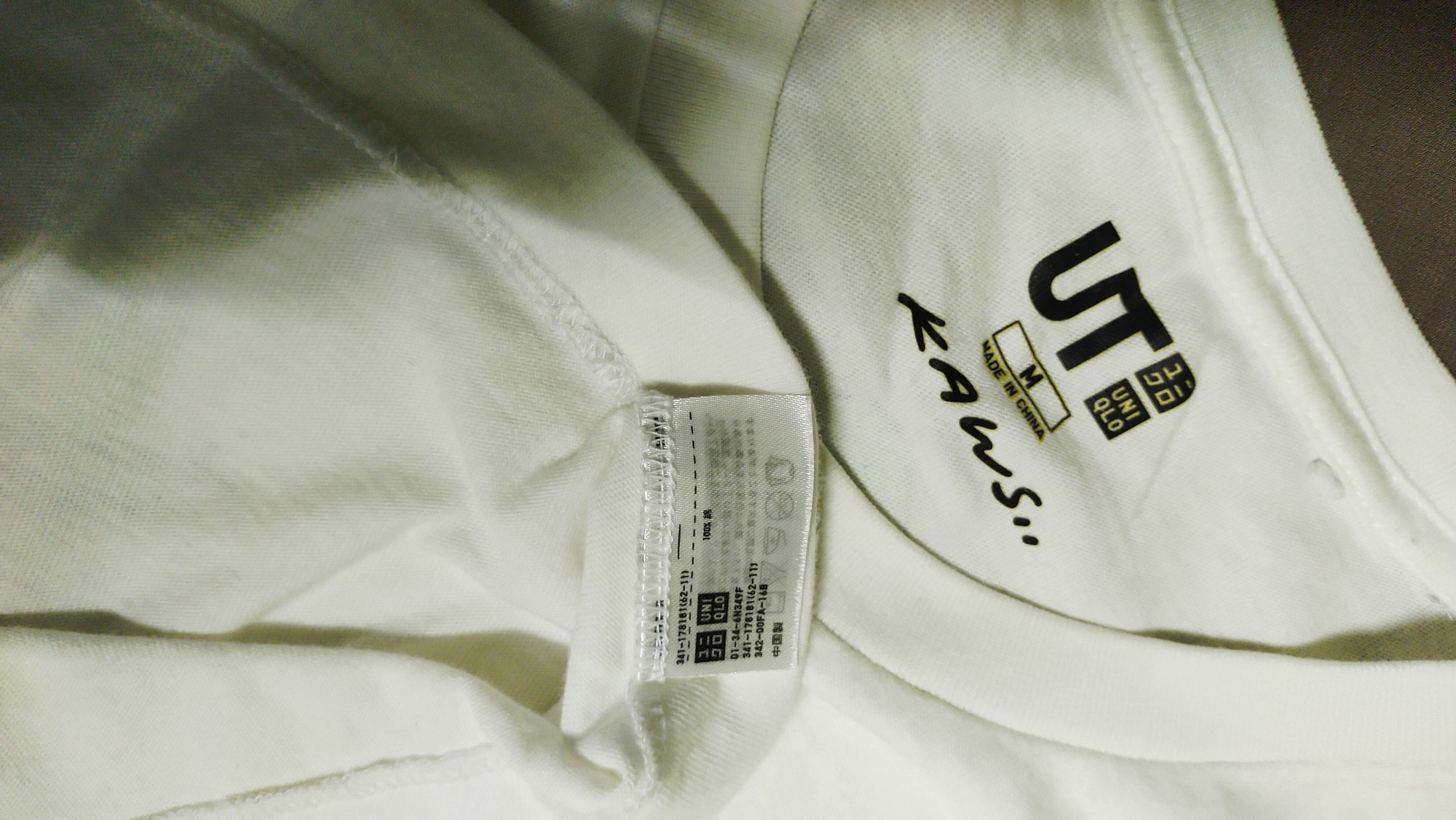 Kaws × Uniqlo VINTAGE KAWS x UNIQLO Size US M / EU 48-50 / 2 - 6 Thumbnail