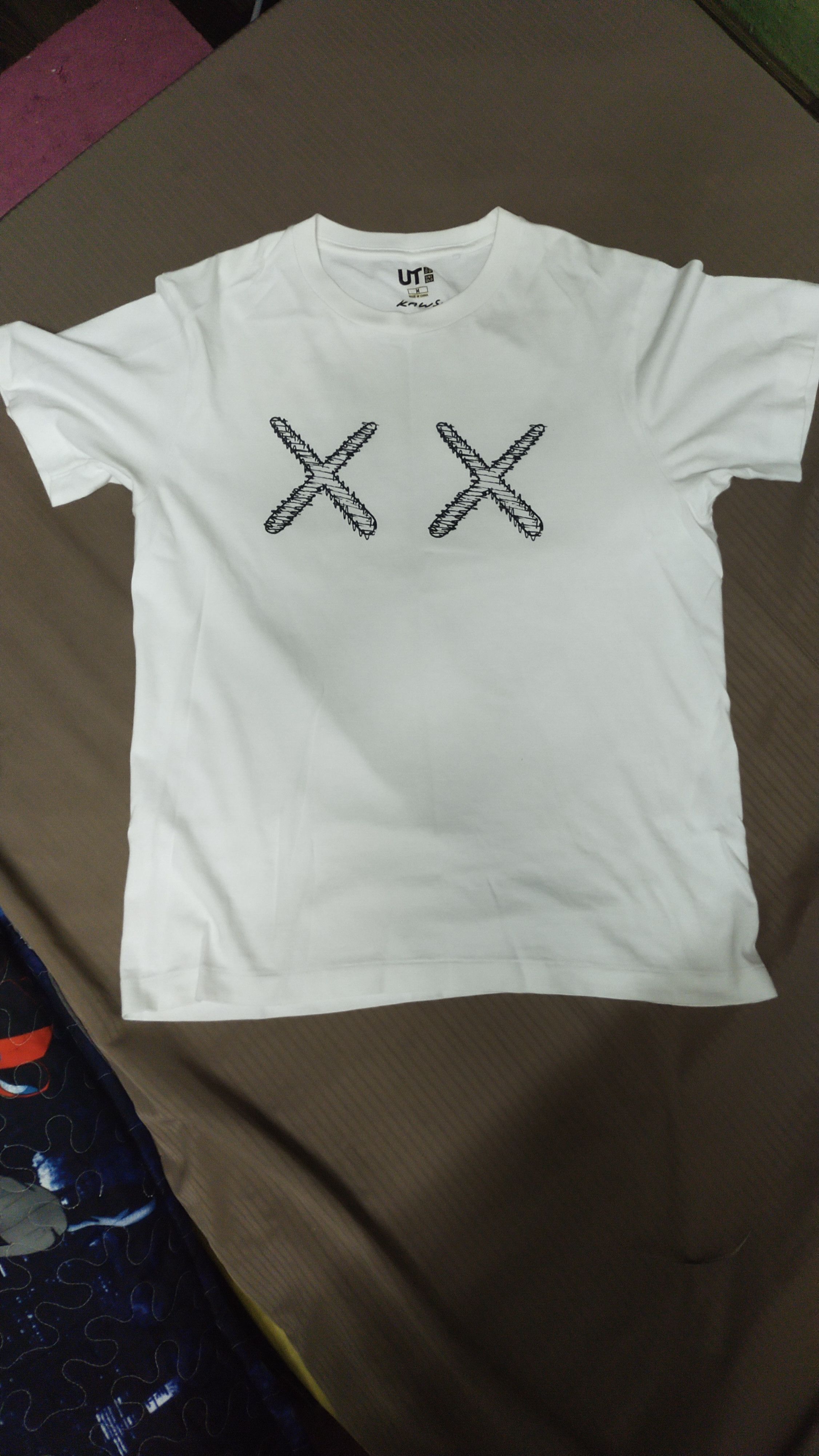 Kaws × Uniqlo VINTAGE KAWS x UNIQLO Size US M / EU 48-50 / 2 - 5 Thumbnail