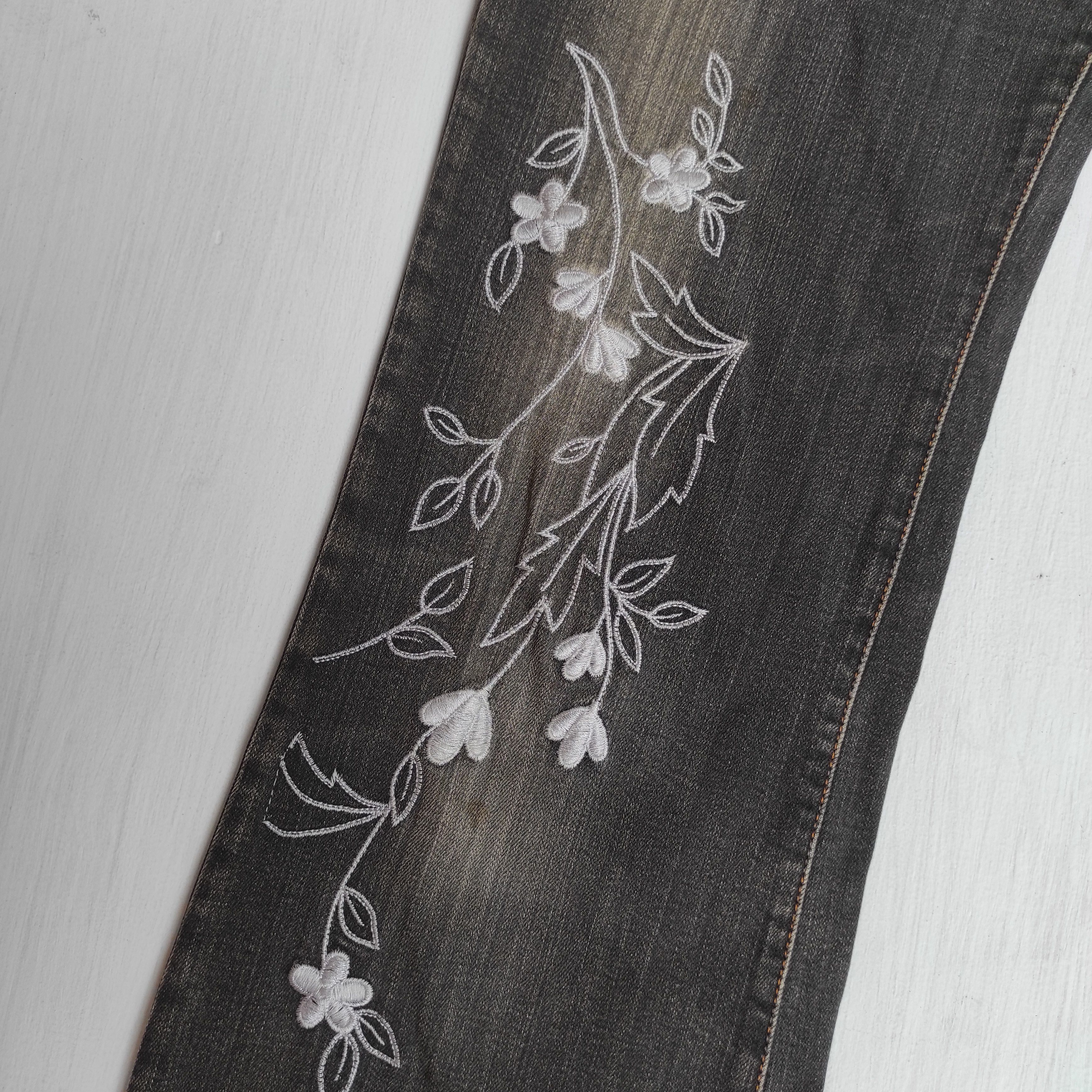 Hysteric Glamour Flare Jeans Embroidered denim women Size 28" / US 6 / IT 42 - 4 Thumbnail