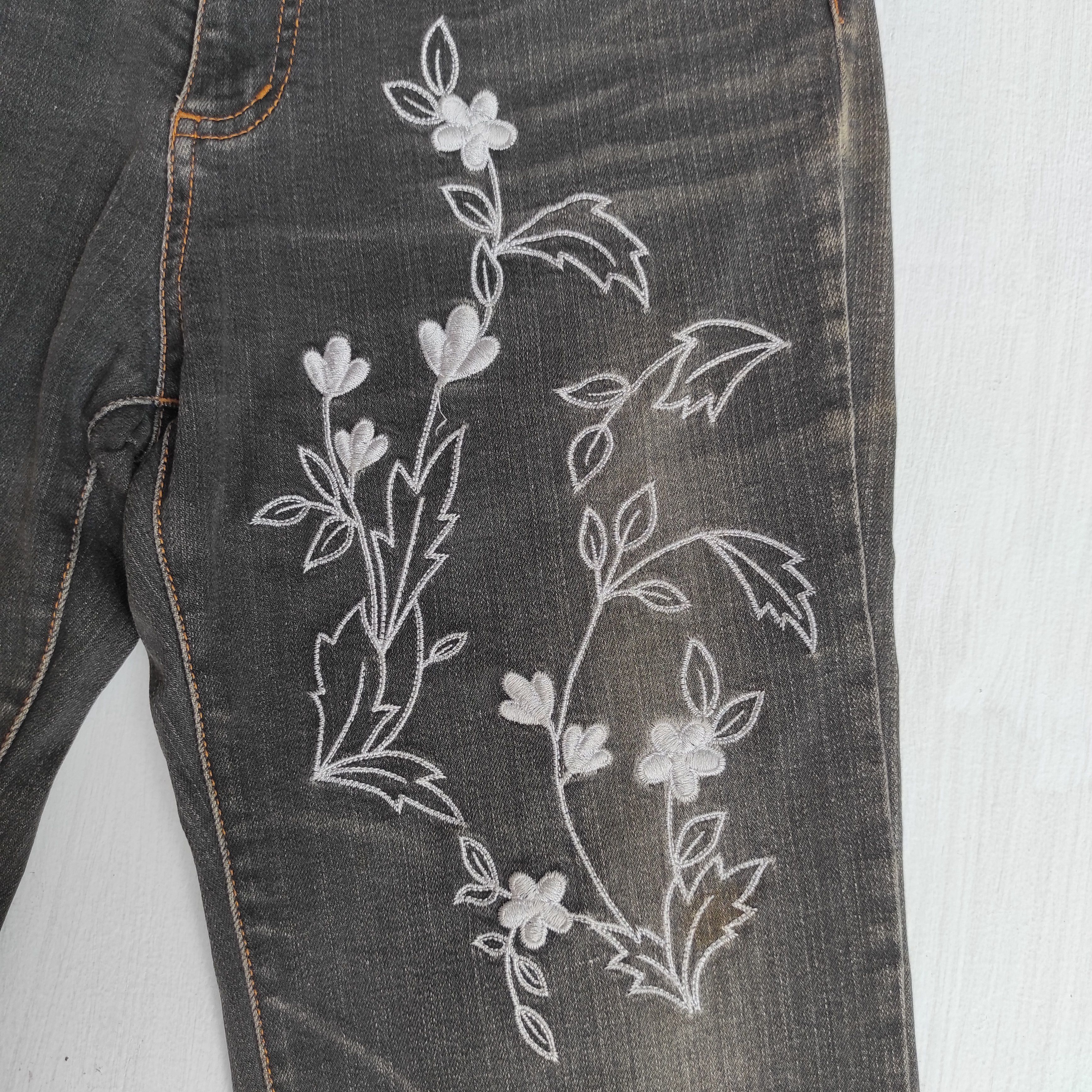 Hysteric Glamour Flare Jeans Embroidered denim women Size 28" / US 6 / IT 42 - 3 Thumbnail