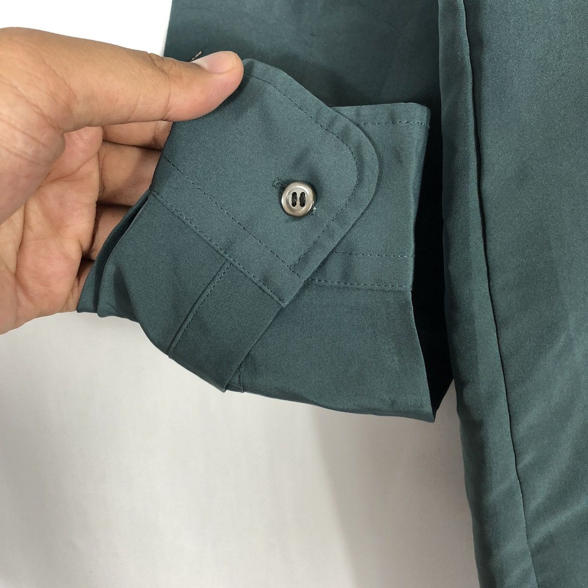 Designer × Vintage Claudio Valentino Nice Silk Button Shirts For Women Size ONE SIZE - 9 Thumbnail