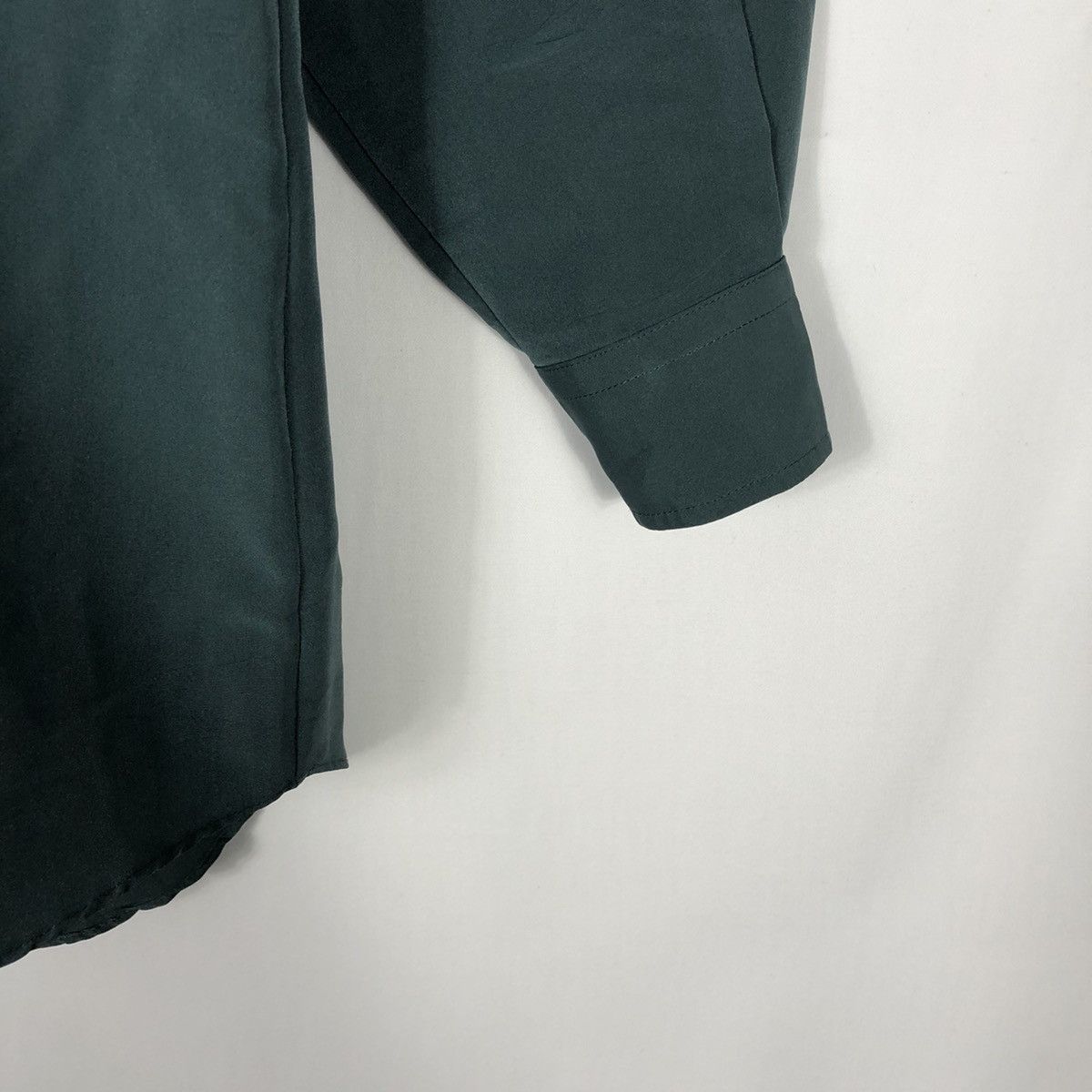 Designer × Vintage Claudio Valentino Nice Silk Button Shirts For Women Size ONE SIZE - 7 Thumbnail