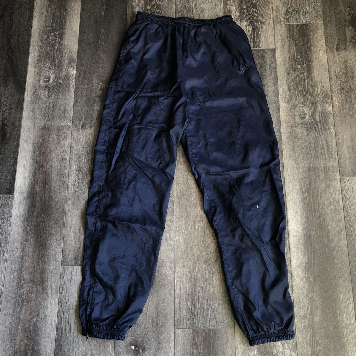 Nike Vintage 1990s Nike Basic Logo Swoosh Nylon Track Pants Sz M Size US 30 / EU 46 - 2 Thumbnail