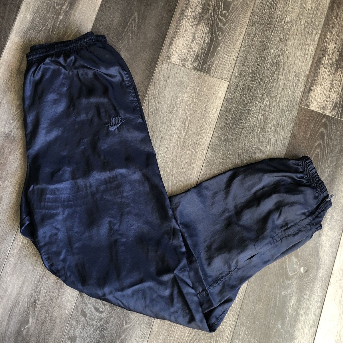 Nike Vintage 1990s Nike Basic Logo Swoosh Nylon Track Pants Sz M Size US 30 / EU 46 - 1 Thumbnail