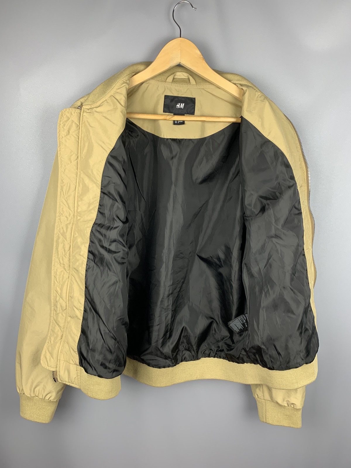 H&M The Weeknd x H&M XO Tour Big Logo Beige Bomber Jacket Size US M / EU 48-50 / 2 - 6 Thumbnail