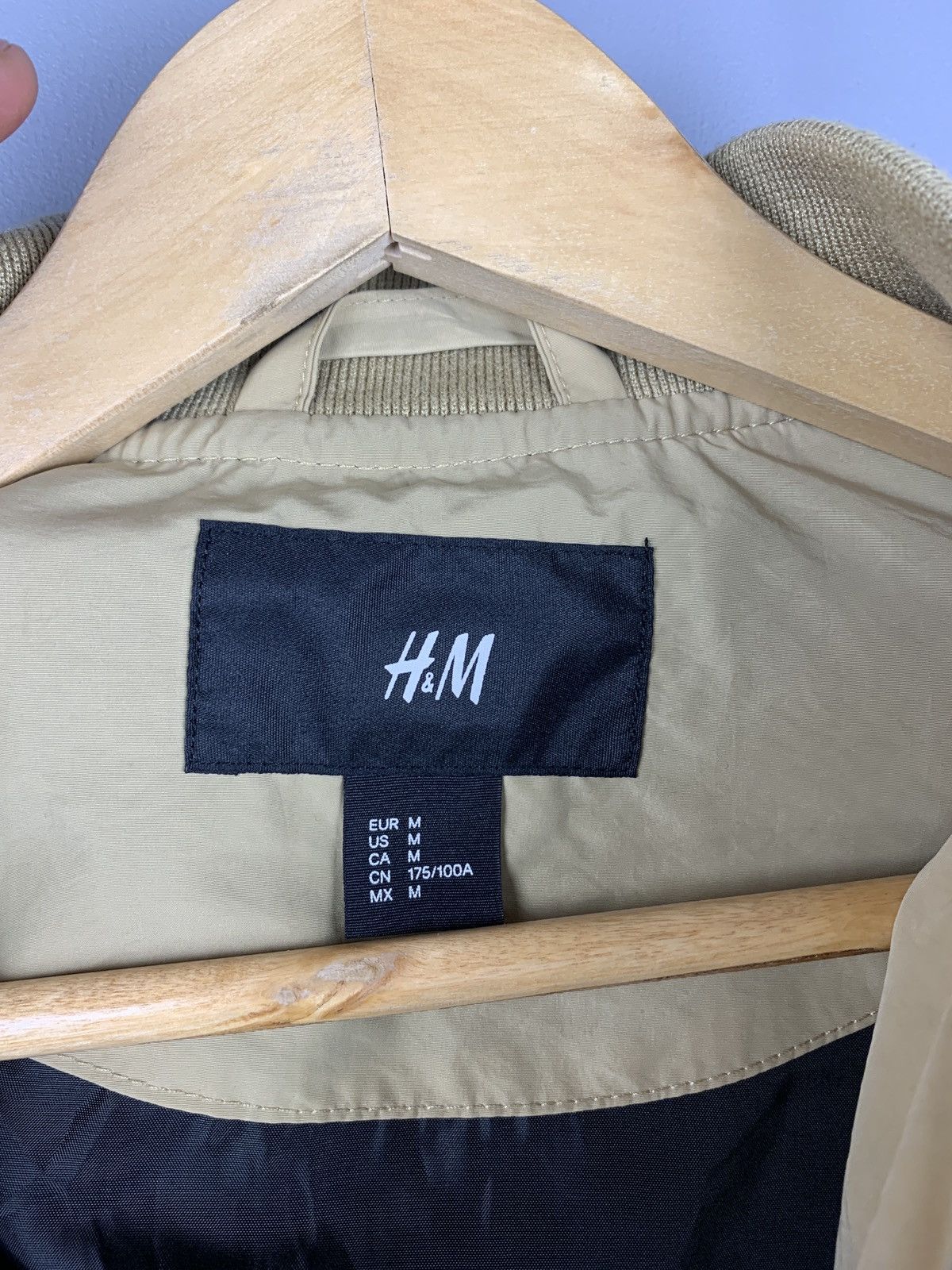 H&M The Weeknd x H&M XO Tour Big Logo Beige Bomber Jacket Size US M / EU 48-50 / 2 - 7 Thumbnail