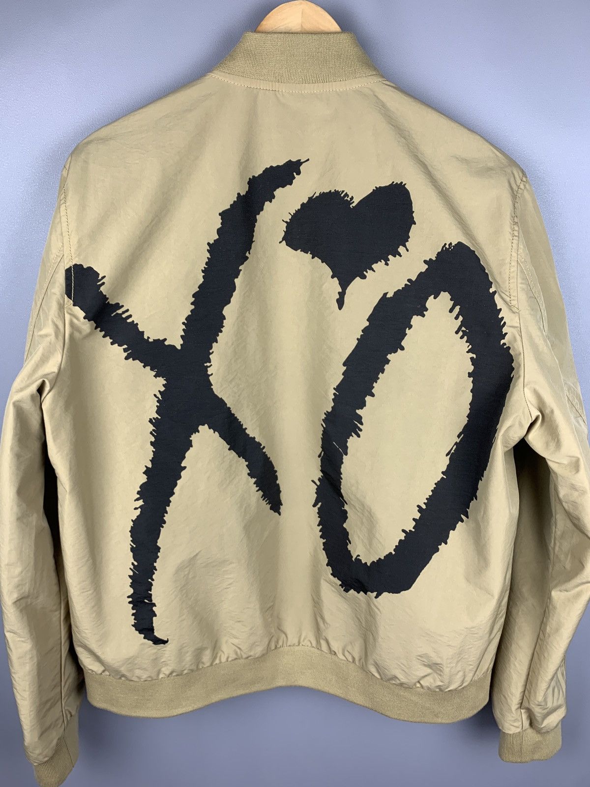 H&M The Weeknd x H&M XO Tour Big Logo Beige Bomber Jacket Size US M / EU 48-50 / 2 - 2 Thumbnail