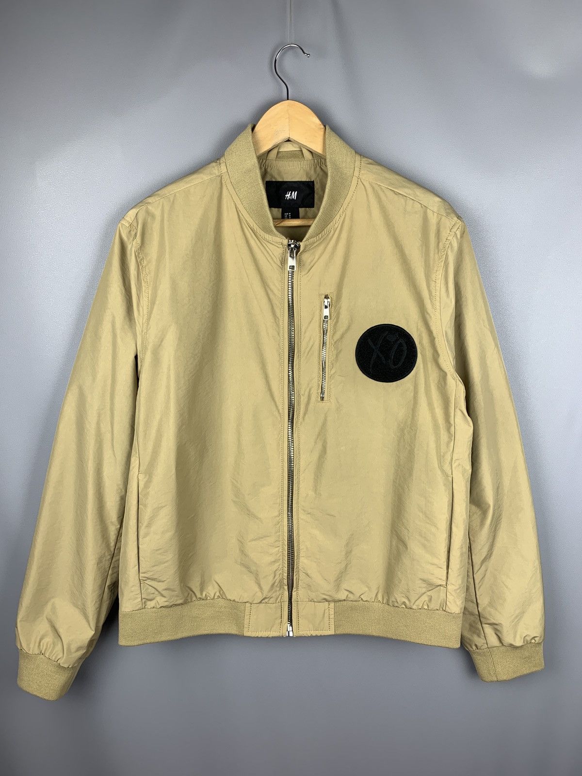 H&M The Weeknd x H&M XO Tour Big Logo Beige Bomber Jacket Size US M / EU 48-50 / 2 - 3 Thumbnail