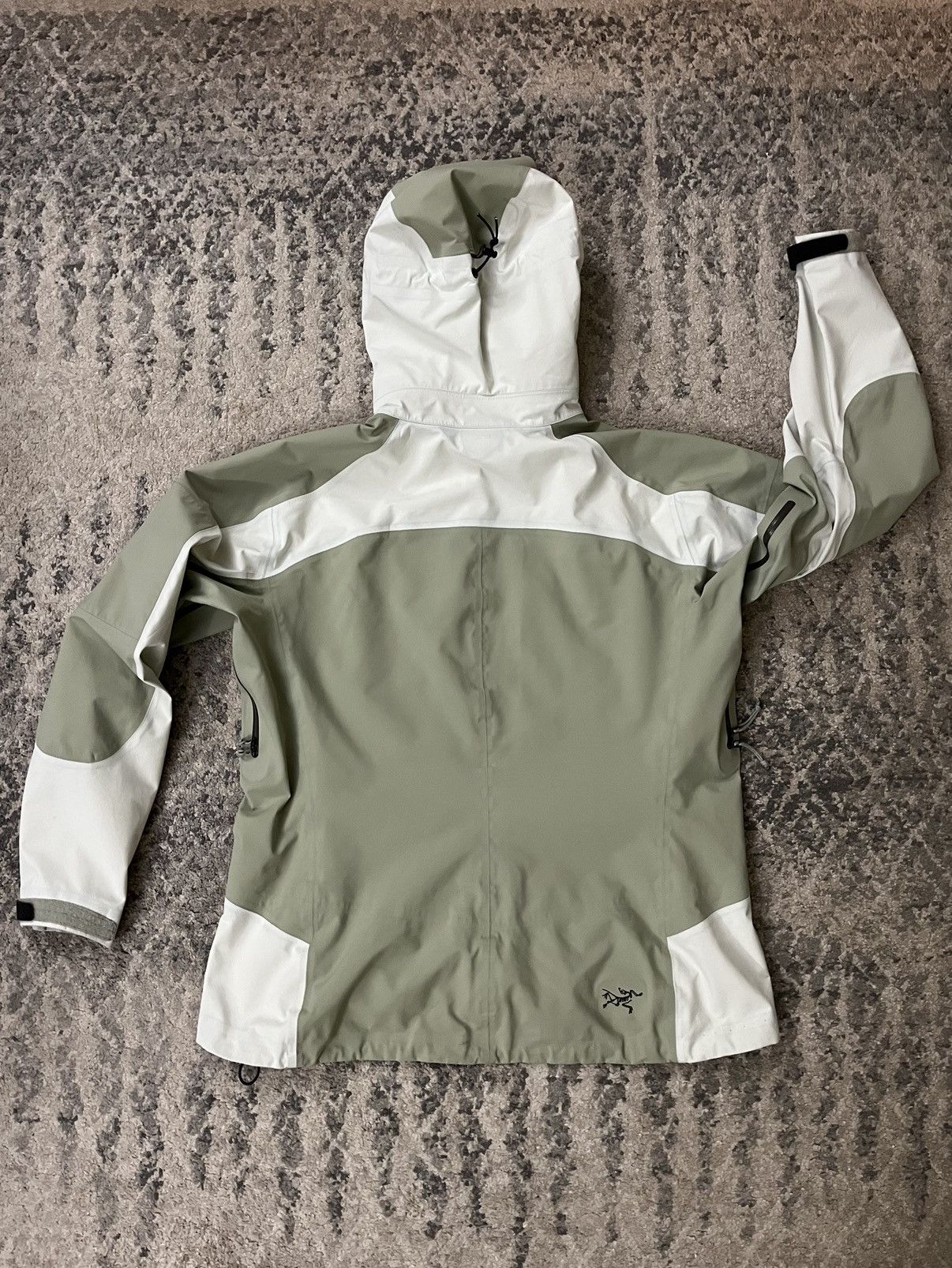 Arc'Teryx Arc'teryx Stingray 2008 “White Tea” | Grailed