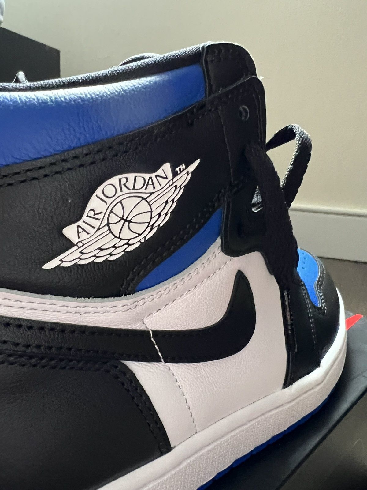 Jordan Brand Air Jordan 1 Retro High OG Royal Toe Size US 8.5 / EU 41-42 - 9 Thumbnail
