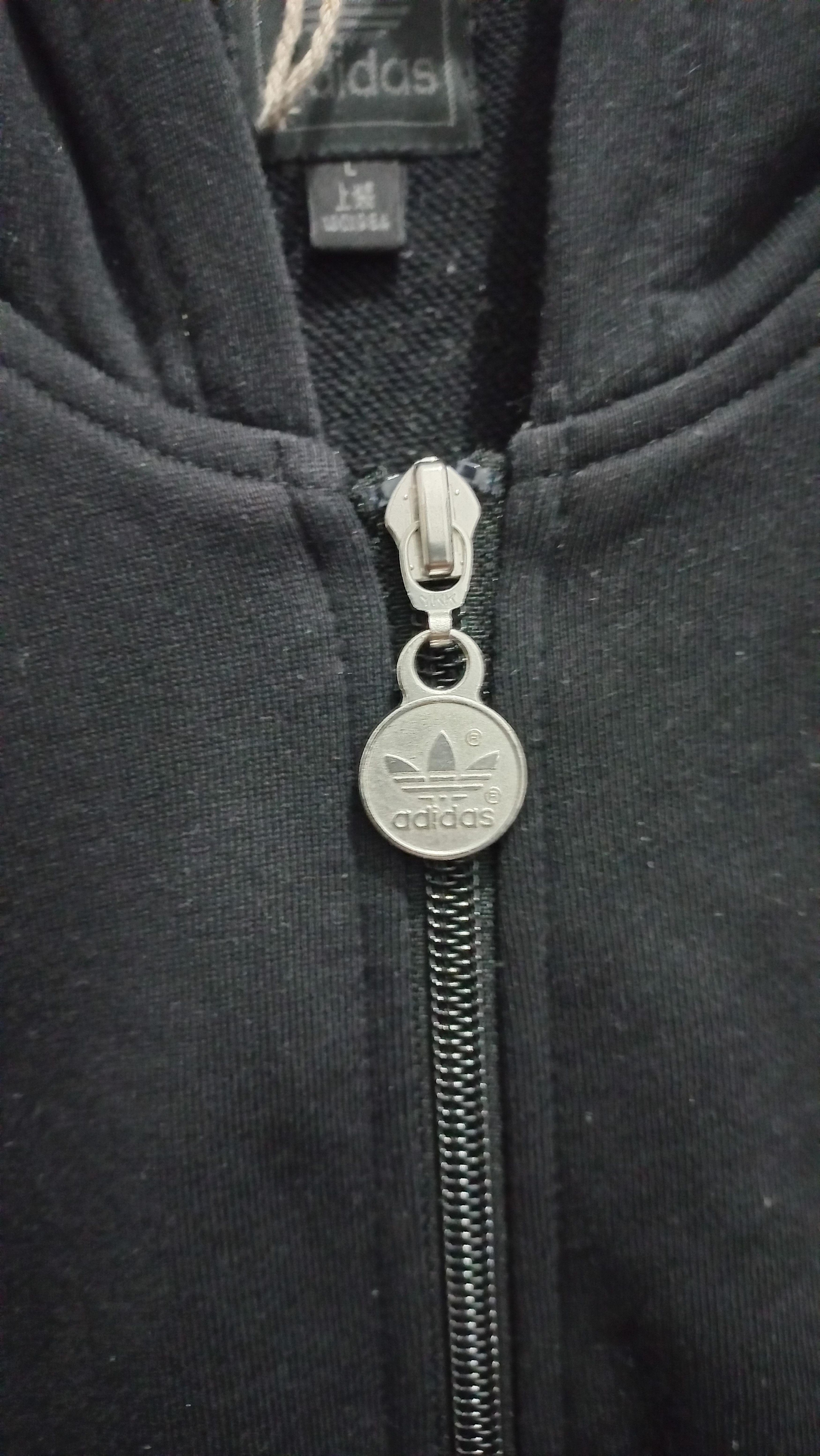 Adidas Rare Adidas Silver Logo Big Embordery Size US L / EU 52-54 / 3 - 4 Thumbnail