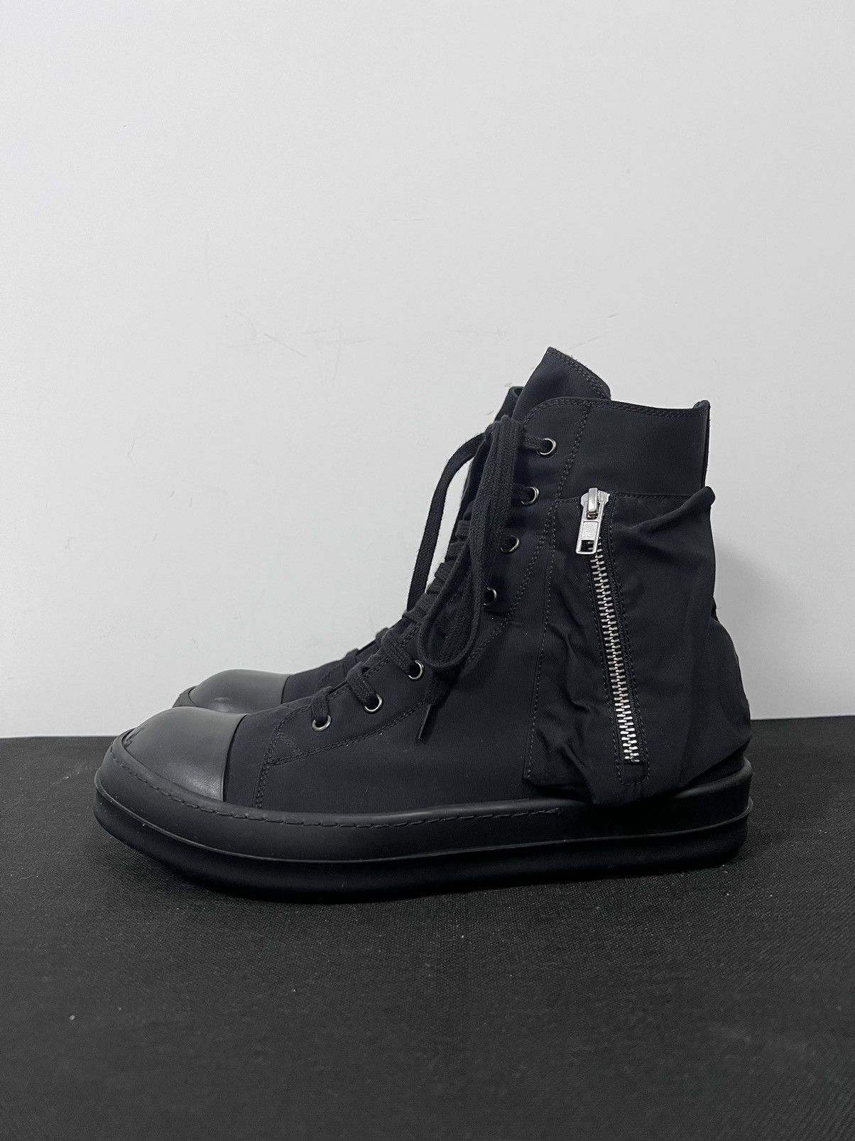 Gucci men’s slip ons (bee and star)