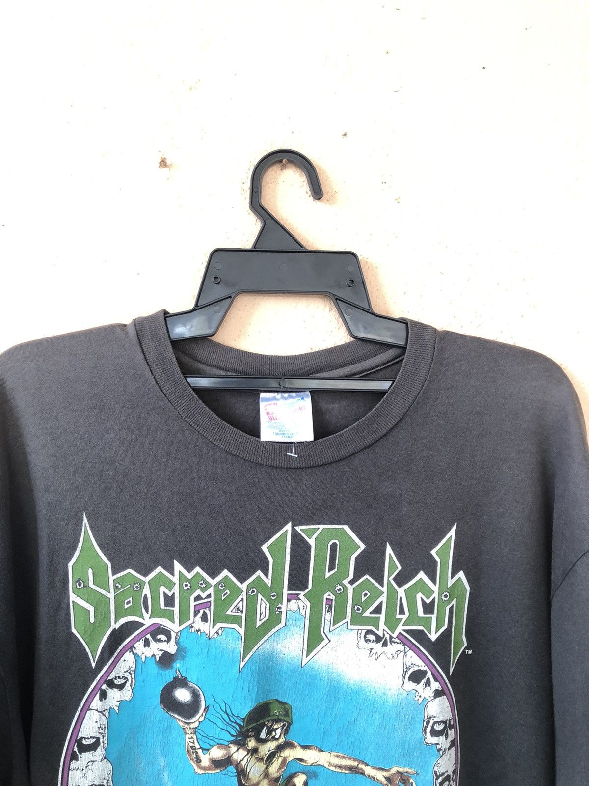 Band Tees Vintage 90s Sacred Reich Thrash Metal Band Tee Size US XL / EU 56 / 4 - 7 Thumbnail