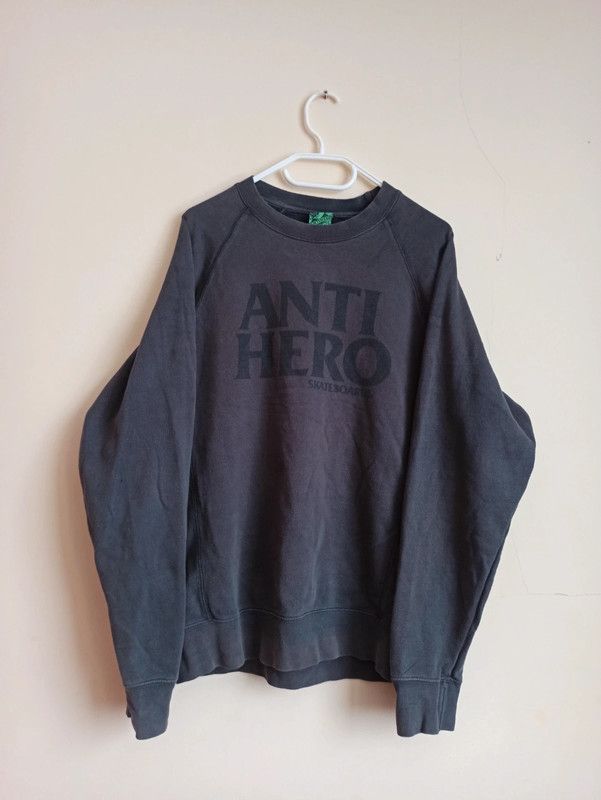 vintage antihero raglan crewneck