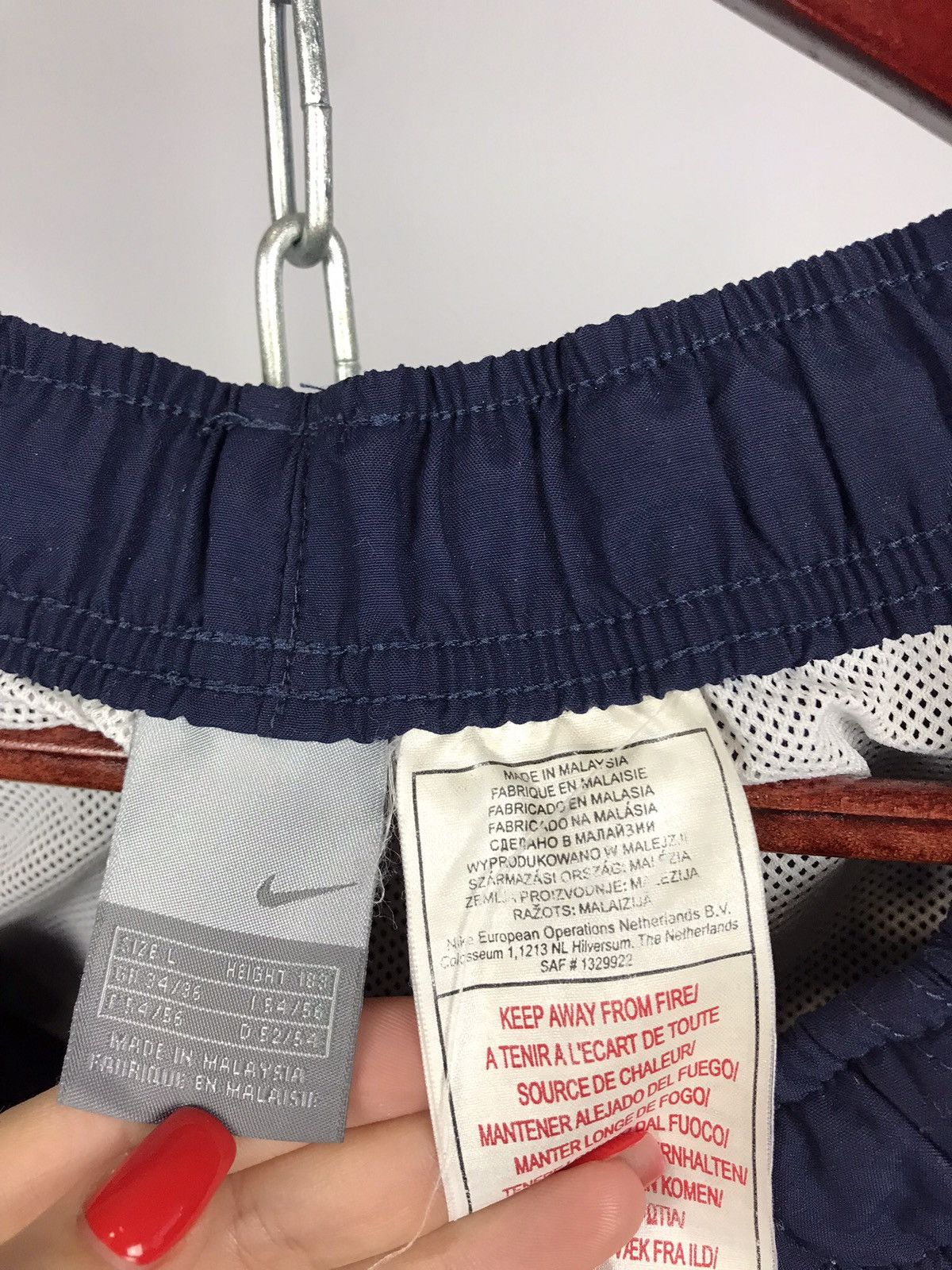Nike Nike swoosh streetwear vintage shorts Size US 36 / EU 52 - 3 Thumbnail