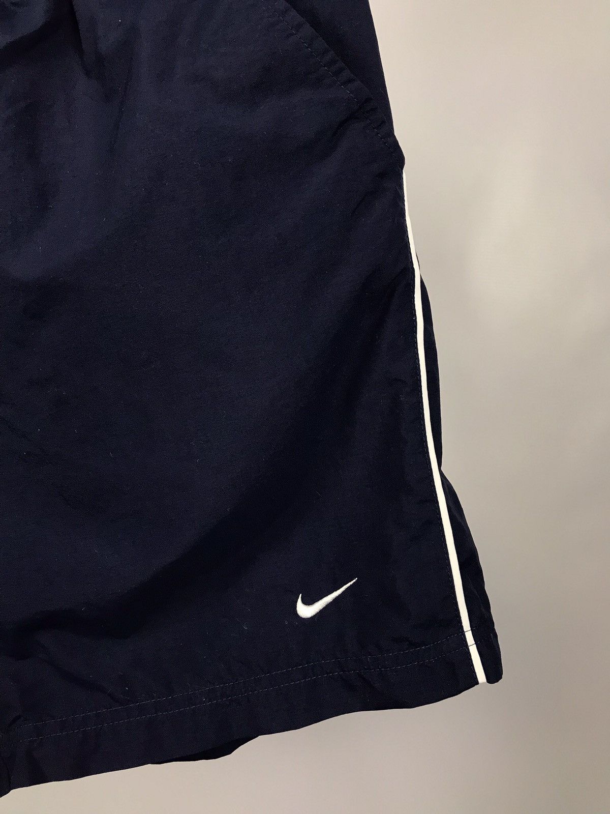 Nike Nike swoosh streetwear vintage shorts Size US 36 / EU 52 - 2 Thumbnail