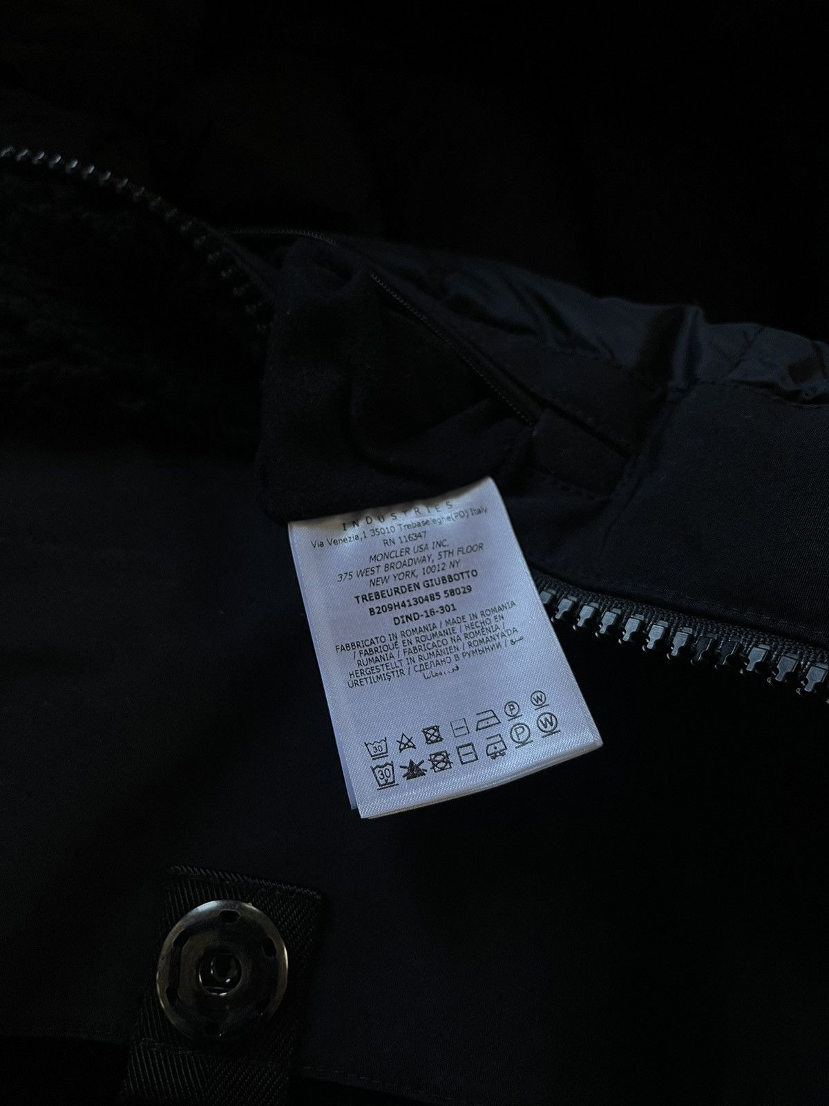 Moncler × Off-White MONCLER OFF WHITE TREBEURDEN GIUBOTTO (4) Size US L / EU 52-54 / 3 - 8 Thumbnail
