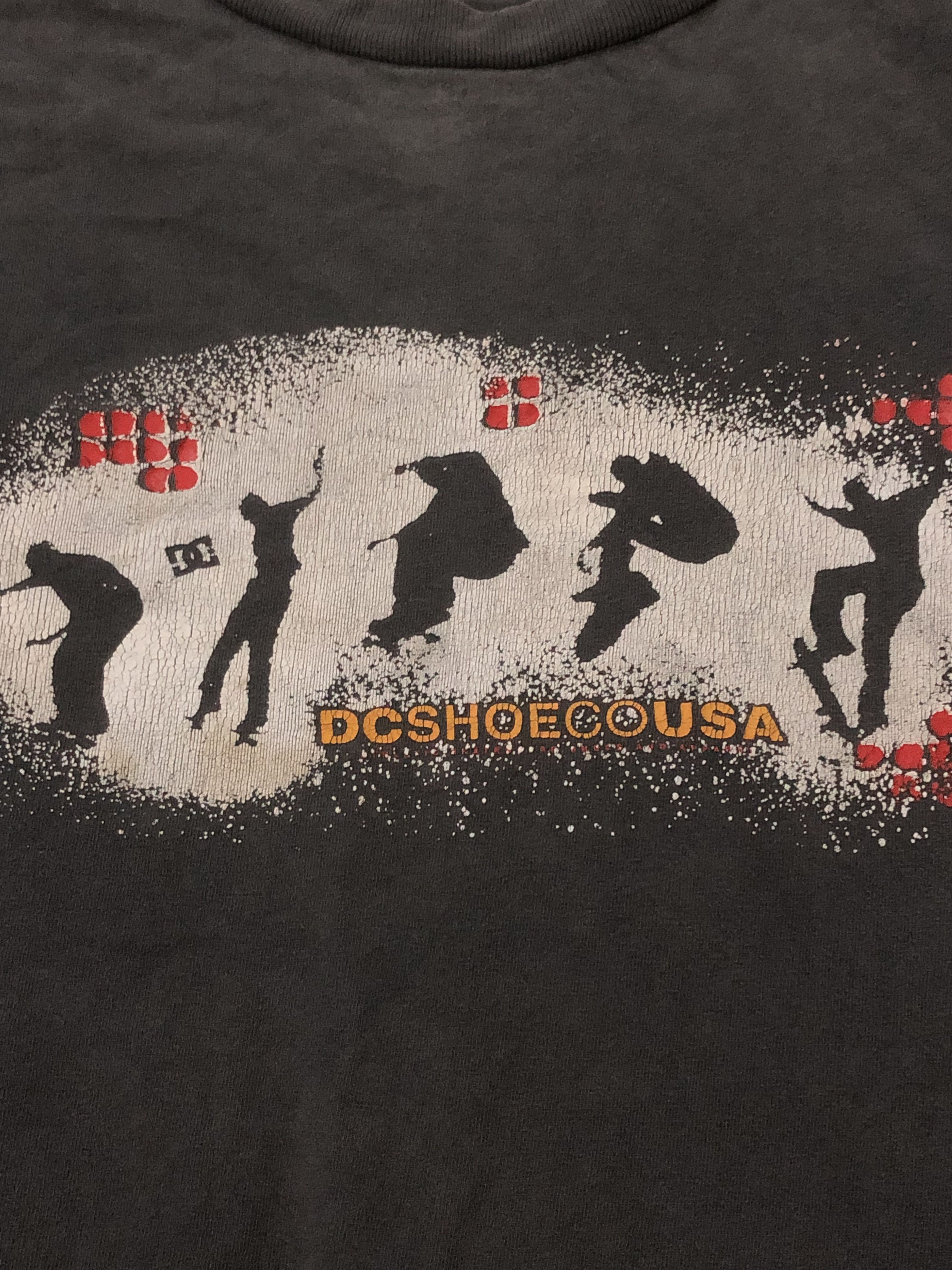 DC Vintage Very Worn DCSHOECOUSA Skateboard T-shirts Size US L / EU 52-54 / 3 - 3 Thumbnail