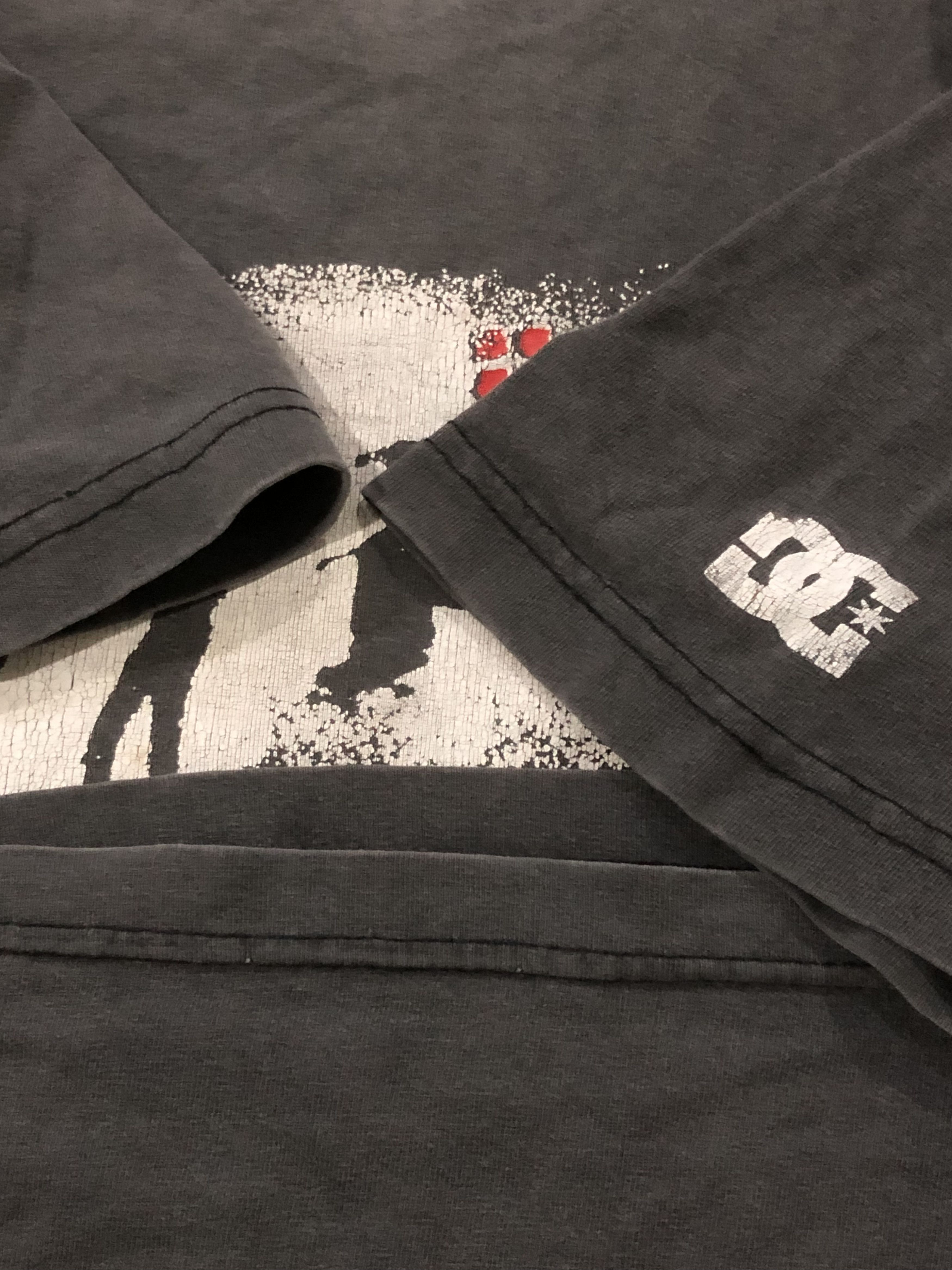 DC Vintage Very Worn DCSHOECOUSA Skateboard T-shirts Size US L / EU 52-54 / 3 - 5 Thumbnail